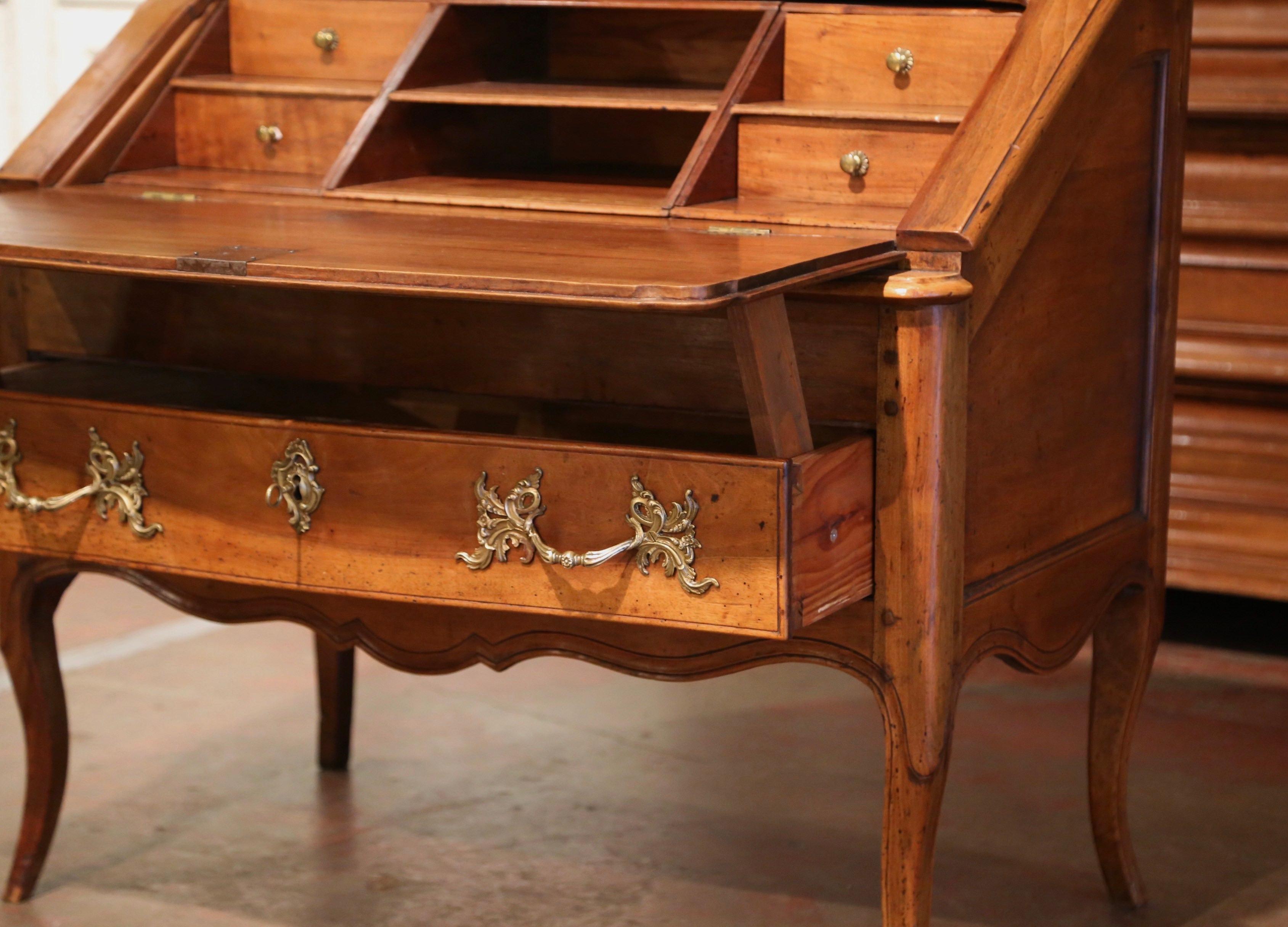 18th Century French Louis XV Walnut Desk Secretary from Provence For Sale 7
