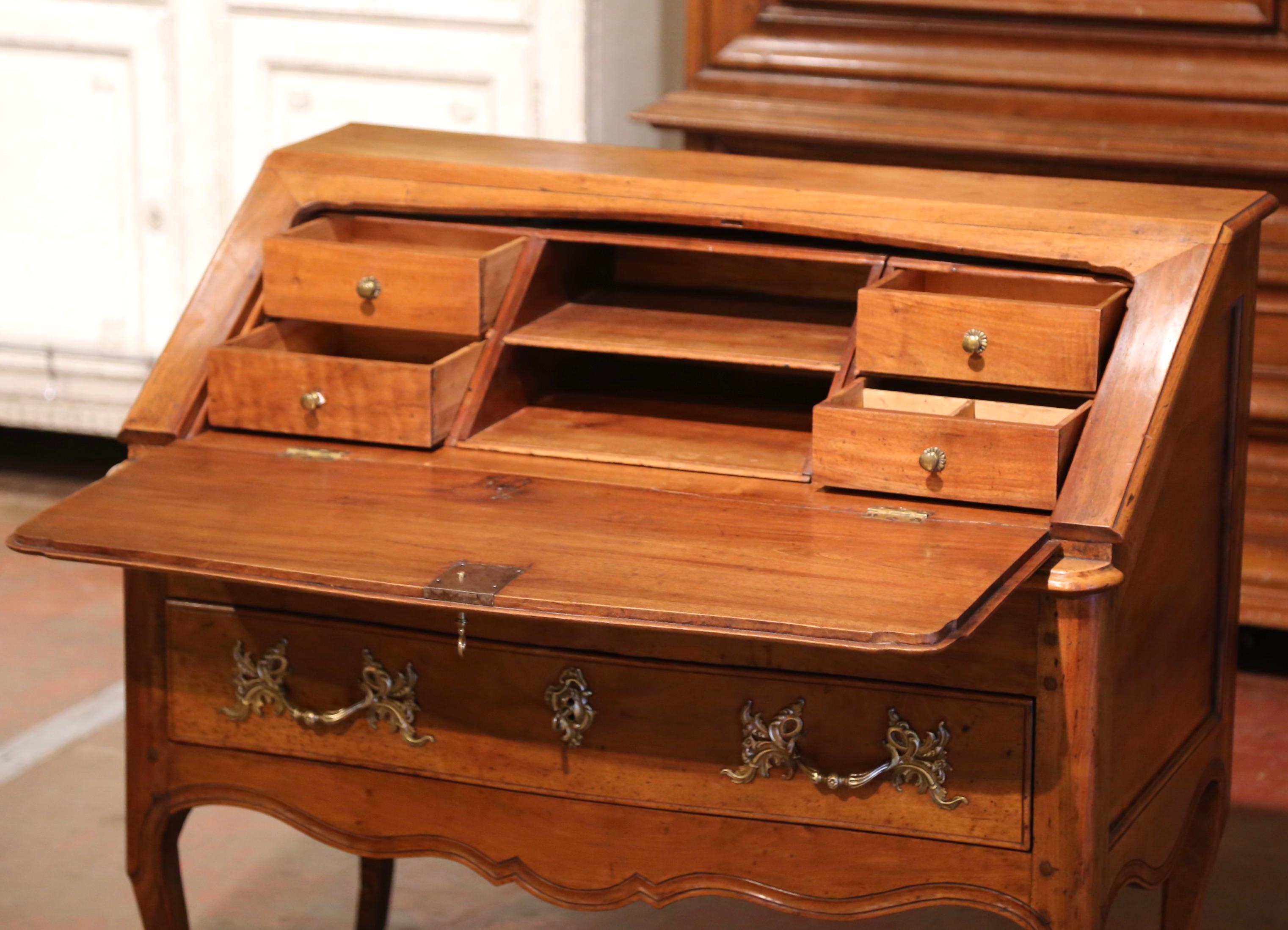 18th Century French Louis XV Walnut Desk Secretary from Provence For Sale 1