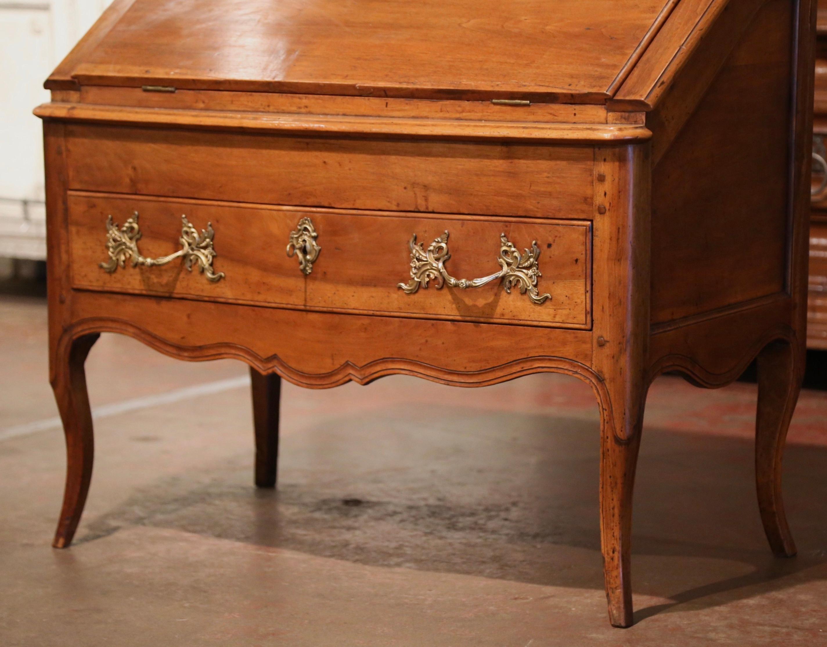 18th Century French Louis XV Walnut Desk Secretary from Provence For Sale 4