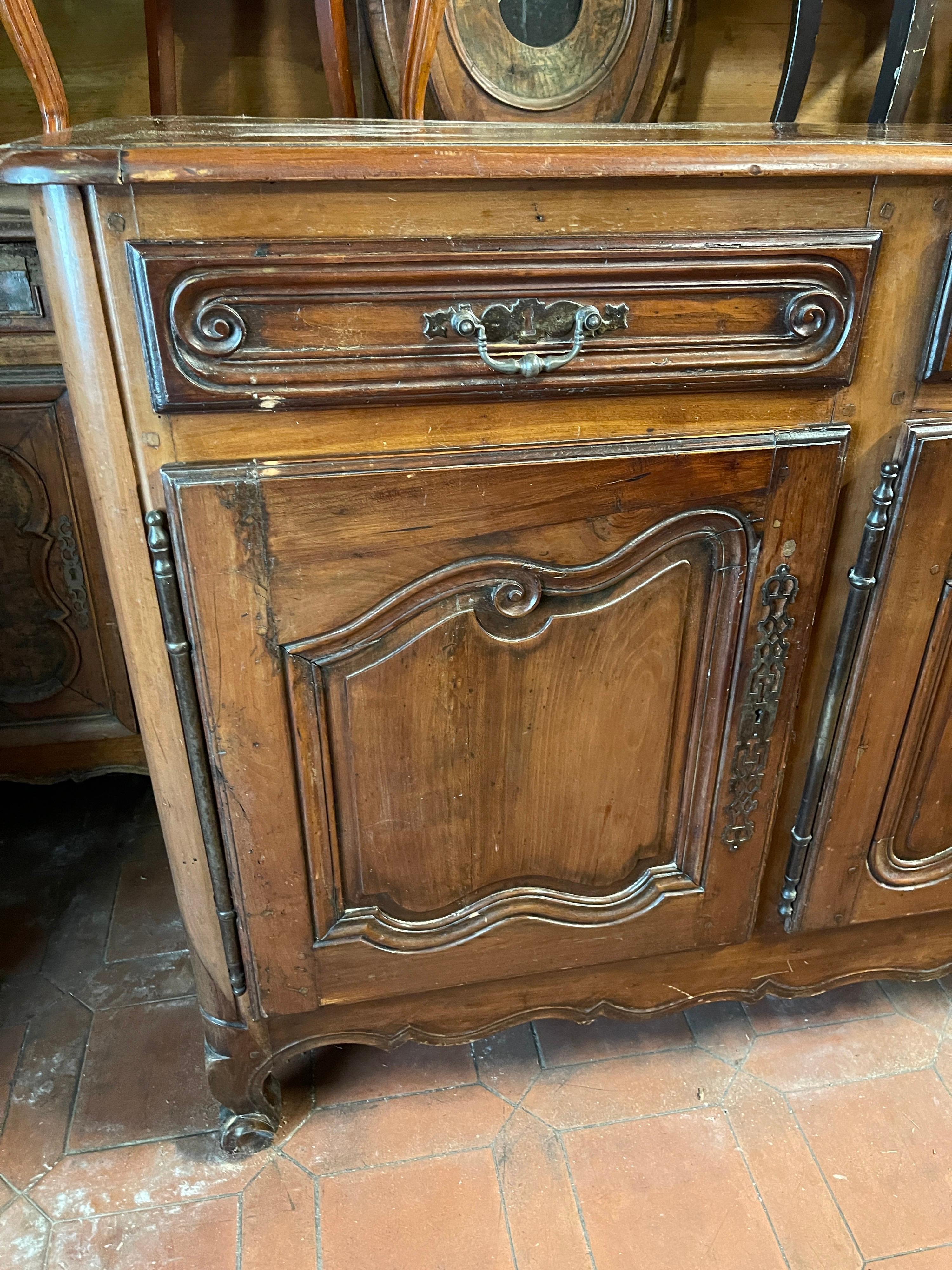 18th Century French Louis XV Walnut Provenza Sideboards Credenzas 1800 In Fair Condition In Roma, RM