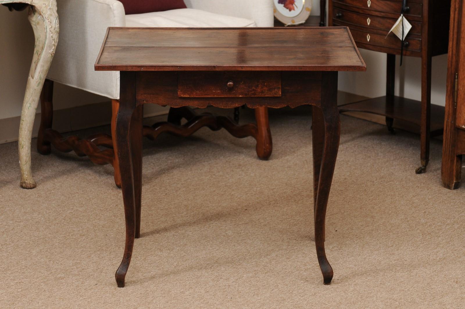18th Century French Louis XV Walnut Side Table with Drawer For Sale 9