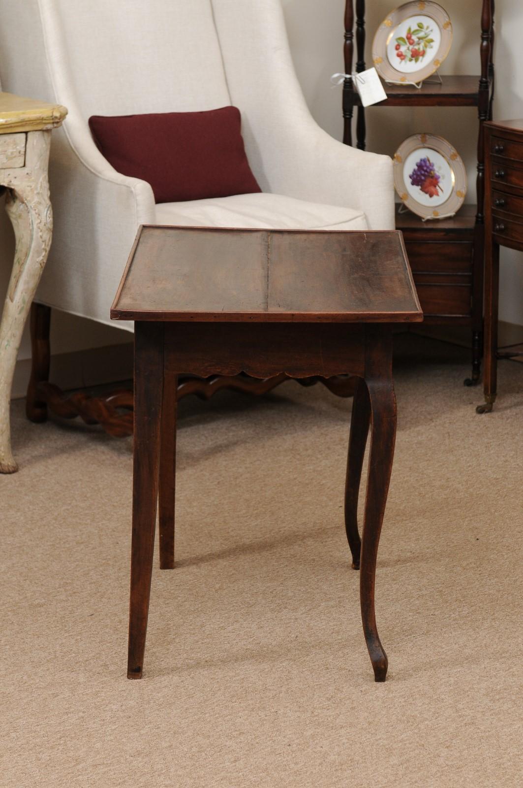 18th Century French Louis XV Walnut Side Table with Drawer For Sale 3