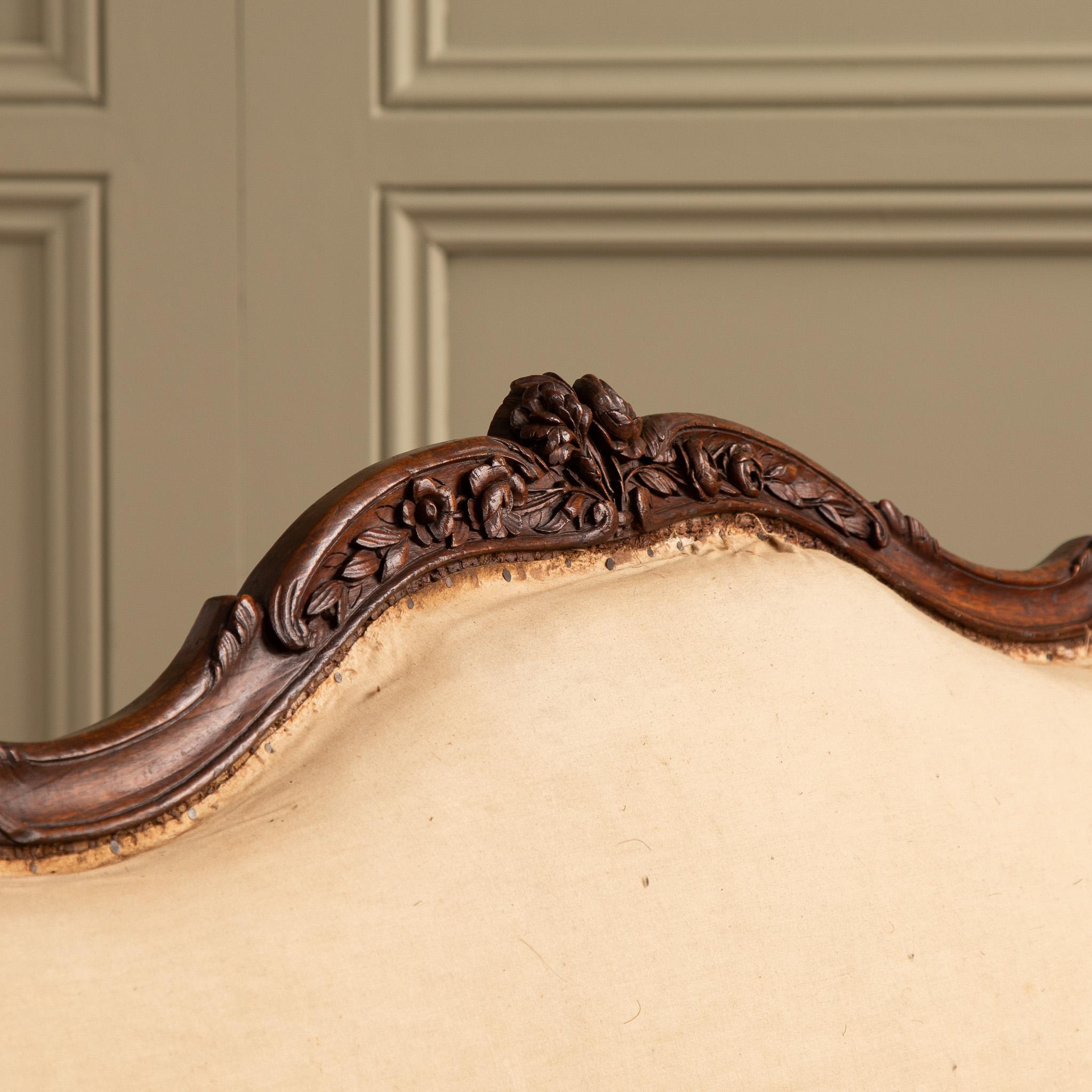 18th Century French Louis XV Walnut  Sofa For Sale 3