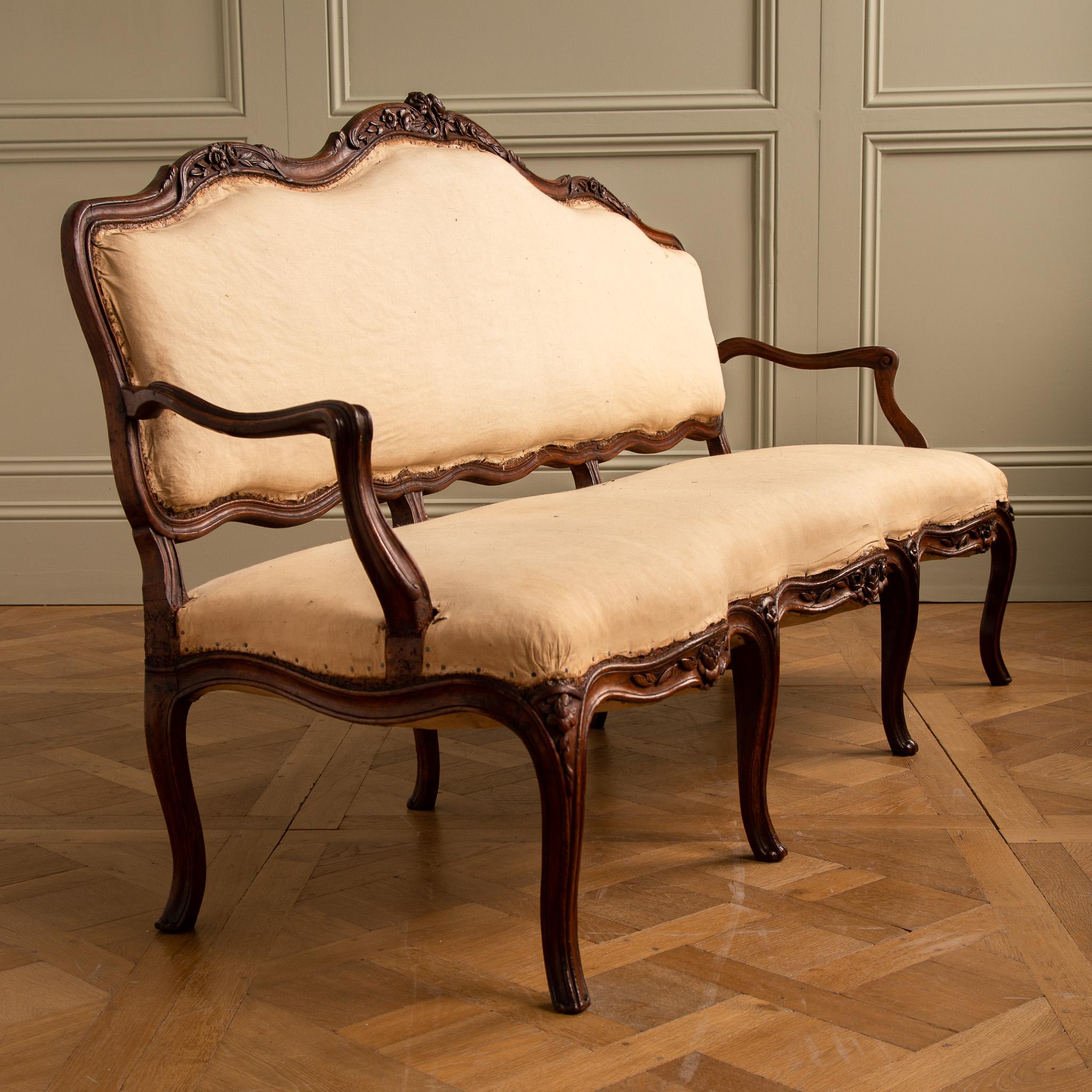 18th Century French Louis XV Walnut  Sofa For Sale 4