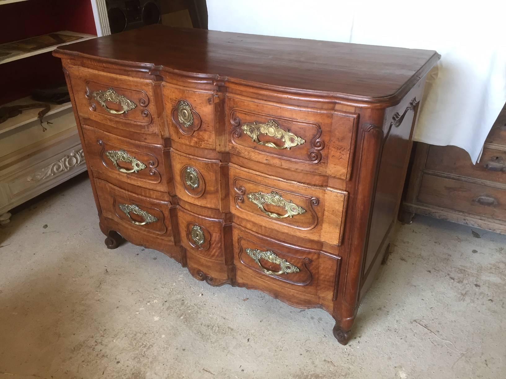 18th Century French Louis XV Walnut Three Drawers Commode 3