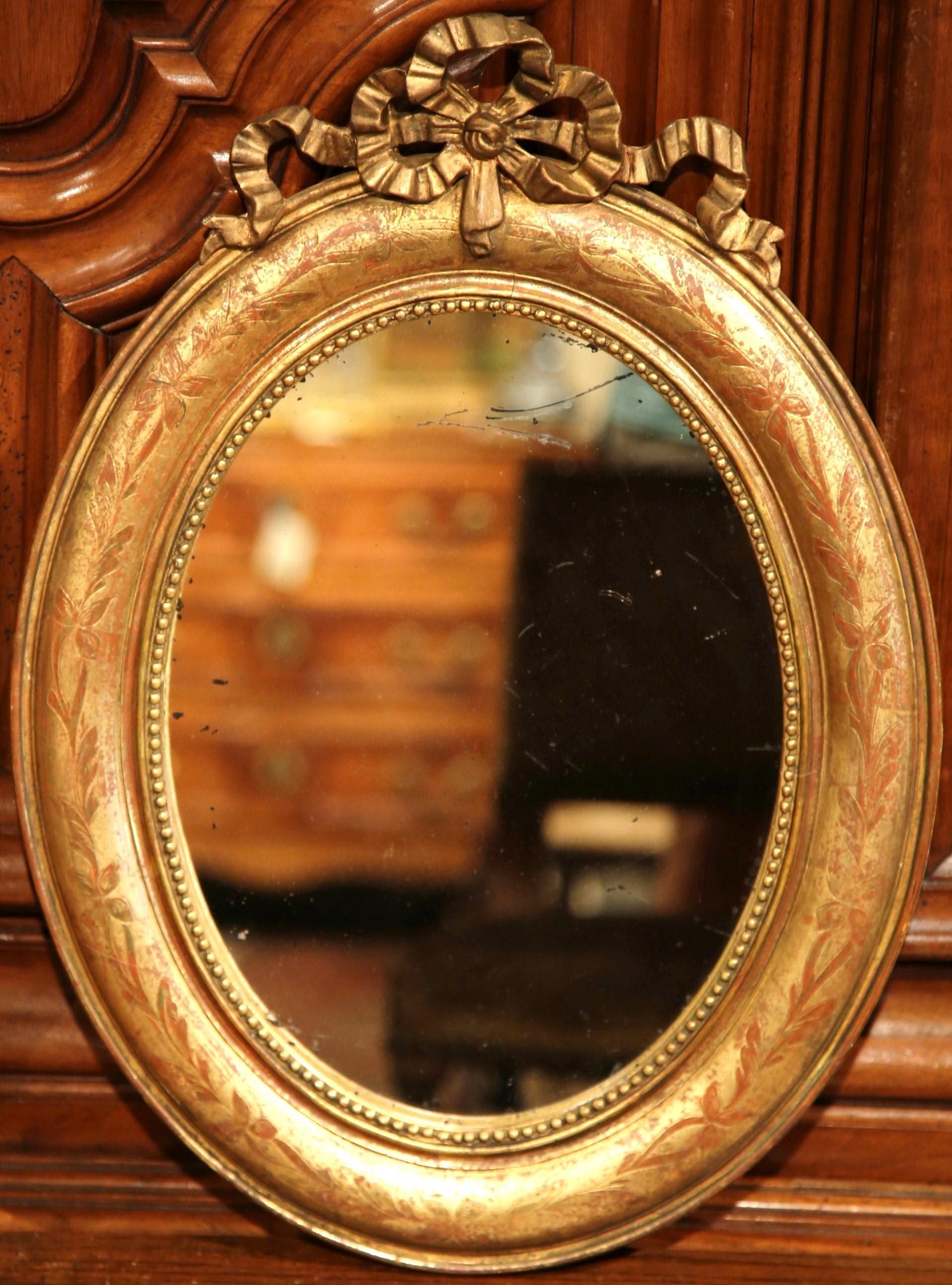Hand-Carved 18th Century French Louis XVI Carved Giltwood Oval Wall Mirror