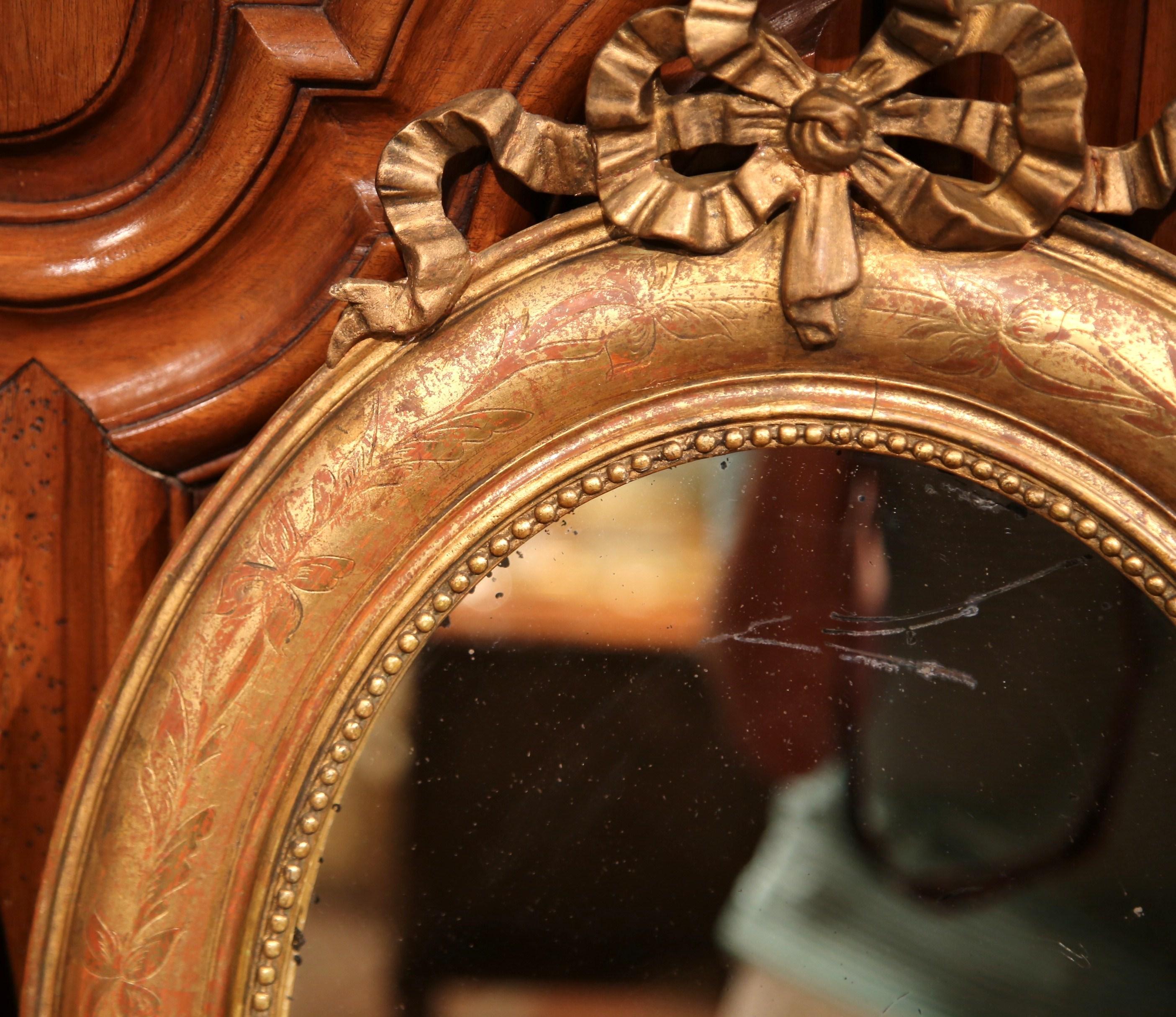 18th Century French Louis XVI Carved Giltwood Oval Wall Mirror In Excellent Condition In Dallas, TX