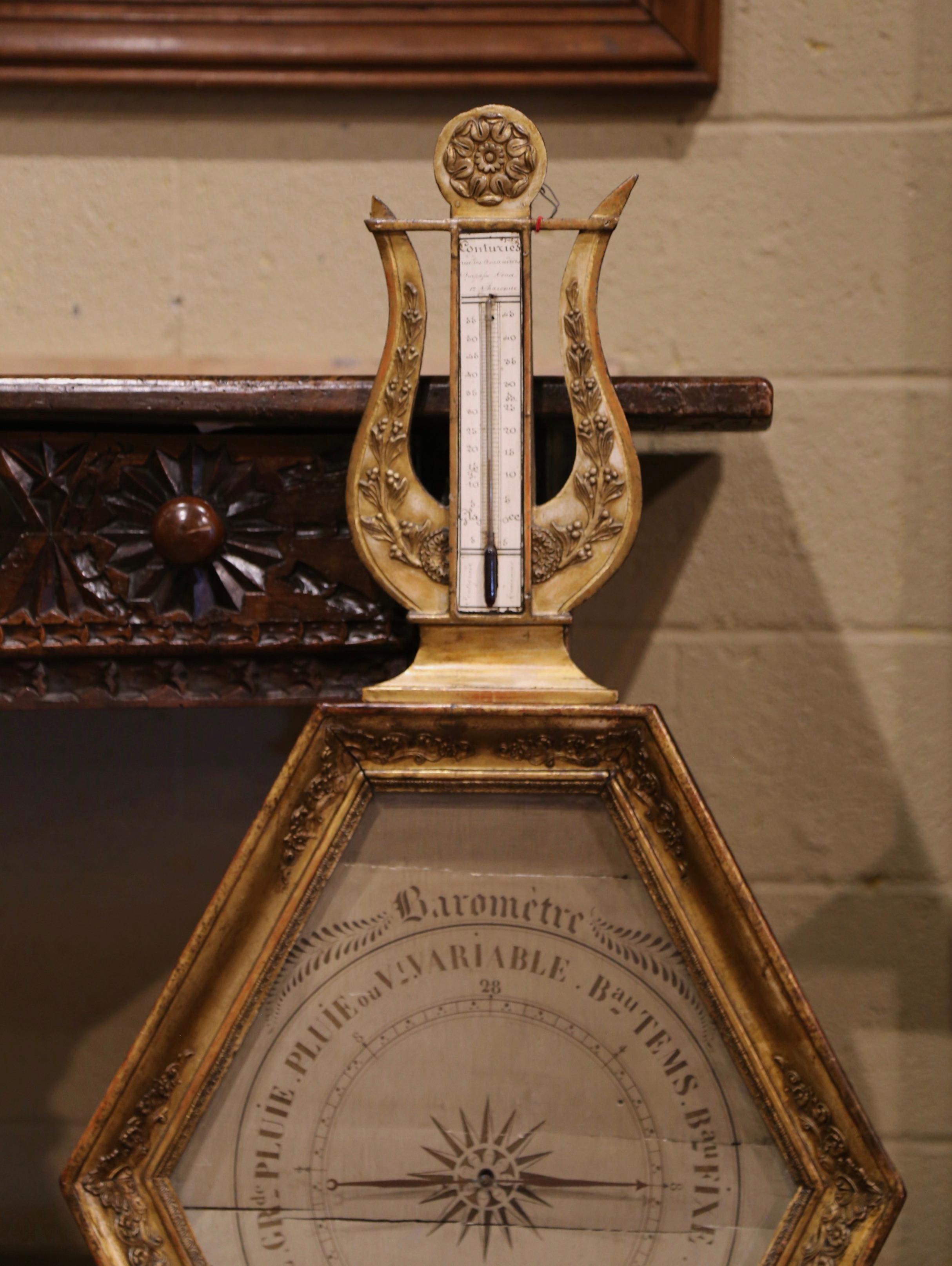 Französisches Louis-XVI-Wandbarometer und Thermometer aus geschnitztem vergoldetem Holz, 18. Jahrhundert (Handgeschnitzt) im Angebot