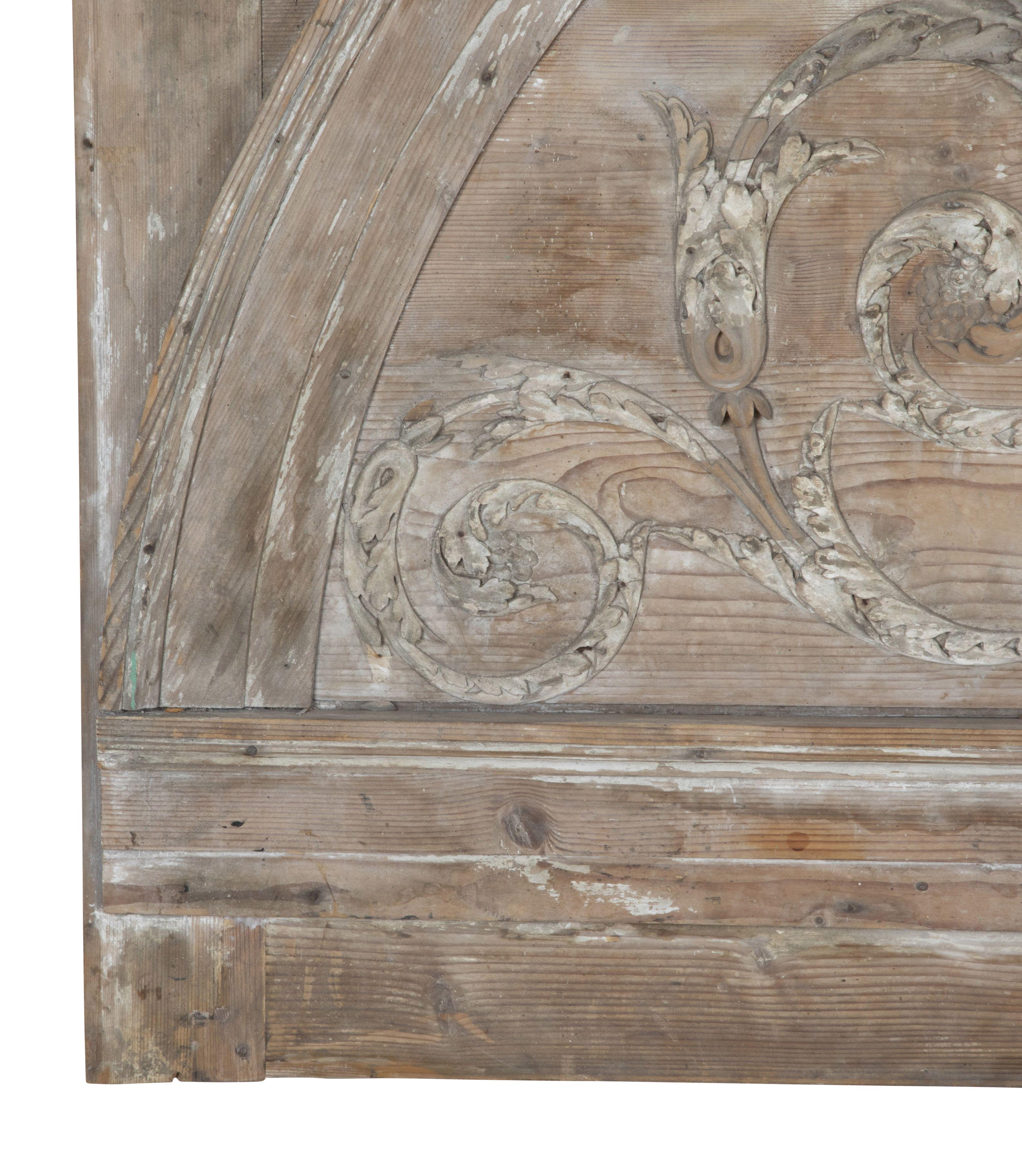 Außergewöhnliche Handwerkskunst auf diesem 18. Jahrhundert Französisch Louis XVI Kiefer Panel.
Mit tiefem und knackigem Verlangen und  Zeit getragen herrliche Patina. CIRCA 1780.