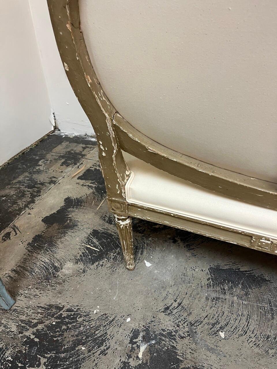 Settee française sculptée Louis XVI du 18ème siècle en vente 4