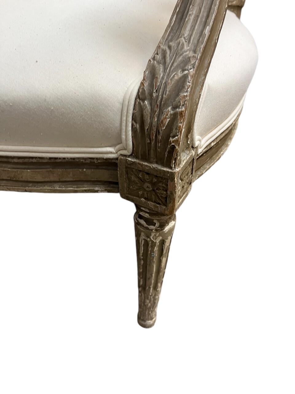 Sculpté Settee française sculptée Louis XVI du 18ème siècle en vente