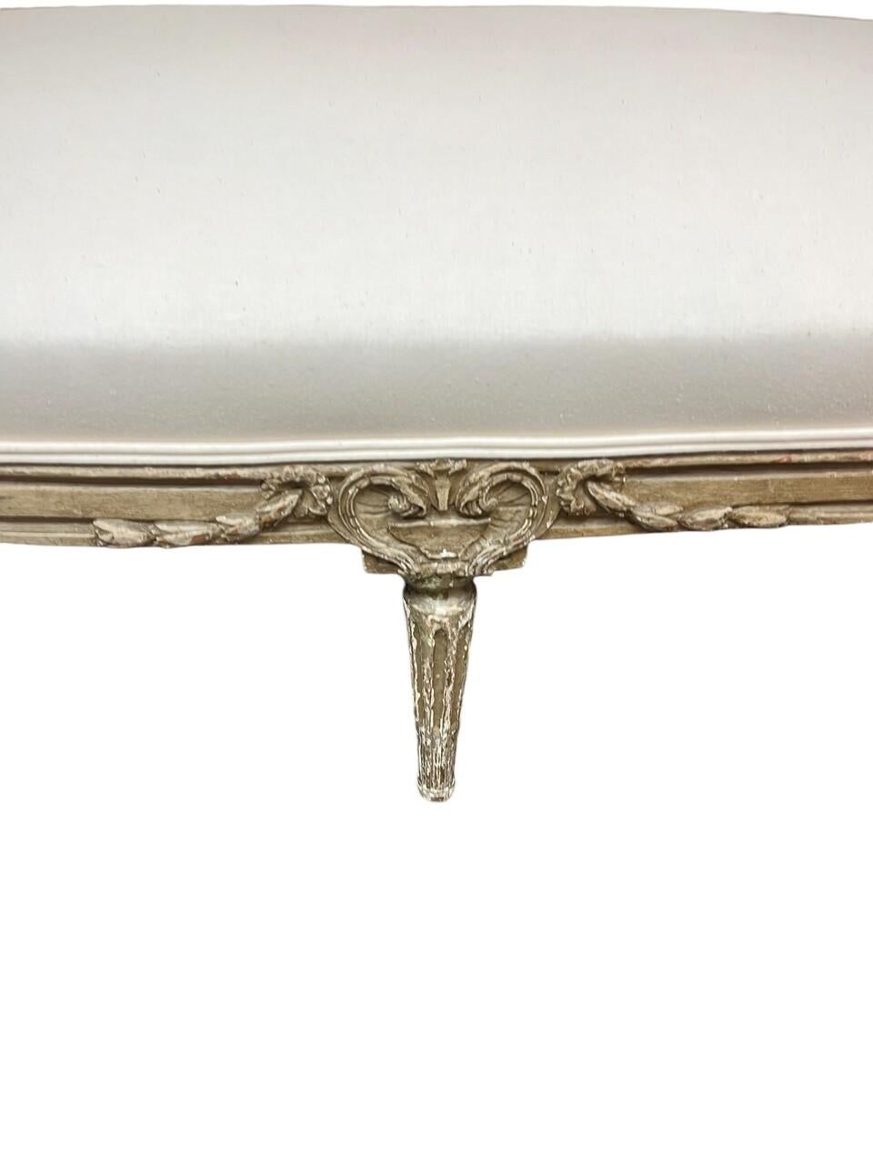 Tissu d'ameublement Settee française sculptée Louis XVI du 18ème siècle en vente