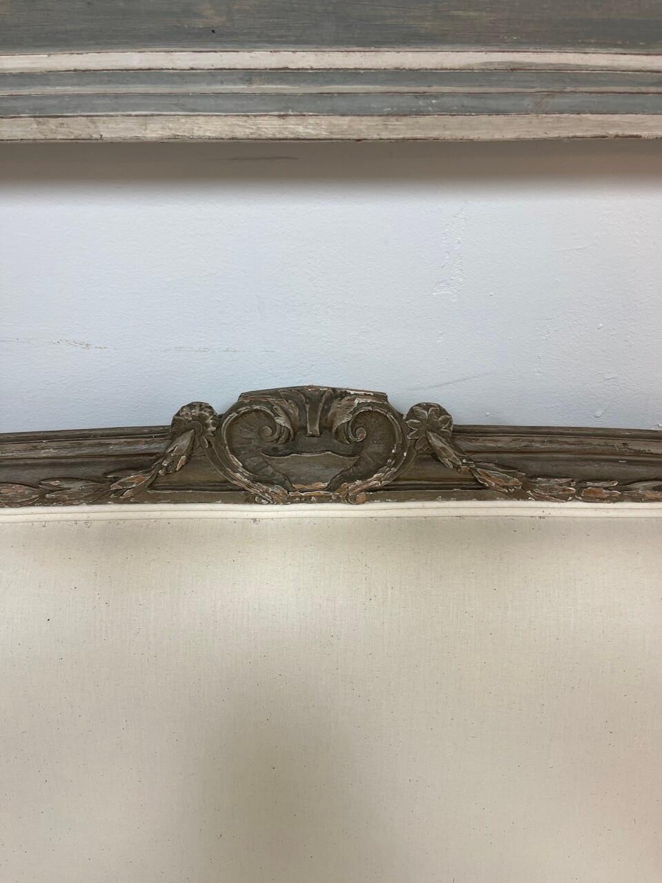 Settee française sculptée Louis XVI du 18ème siècle en vente 1