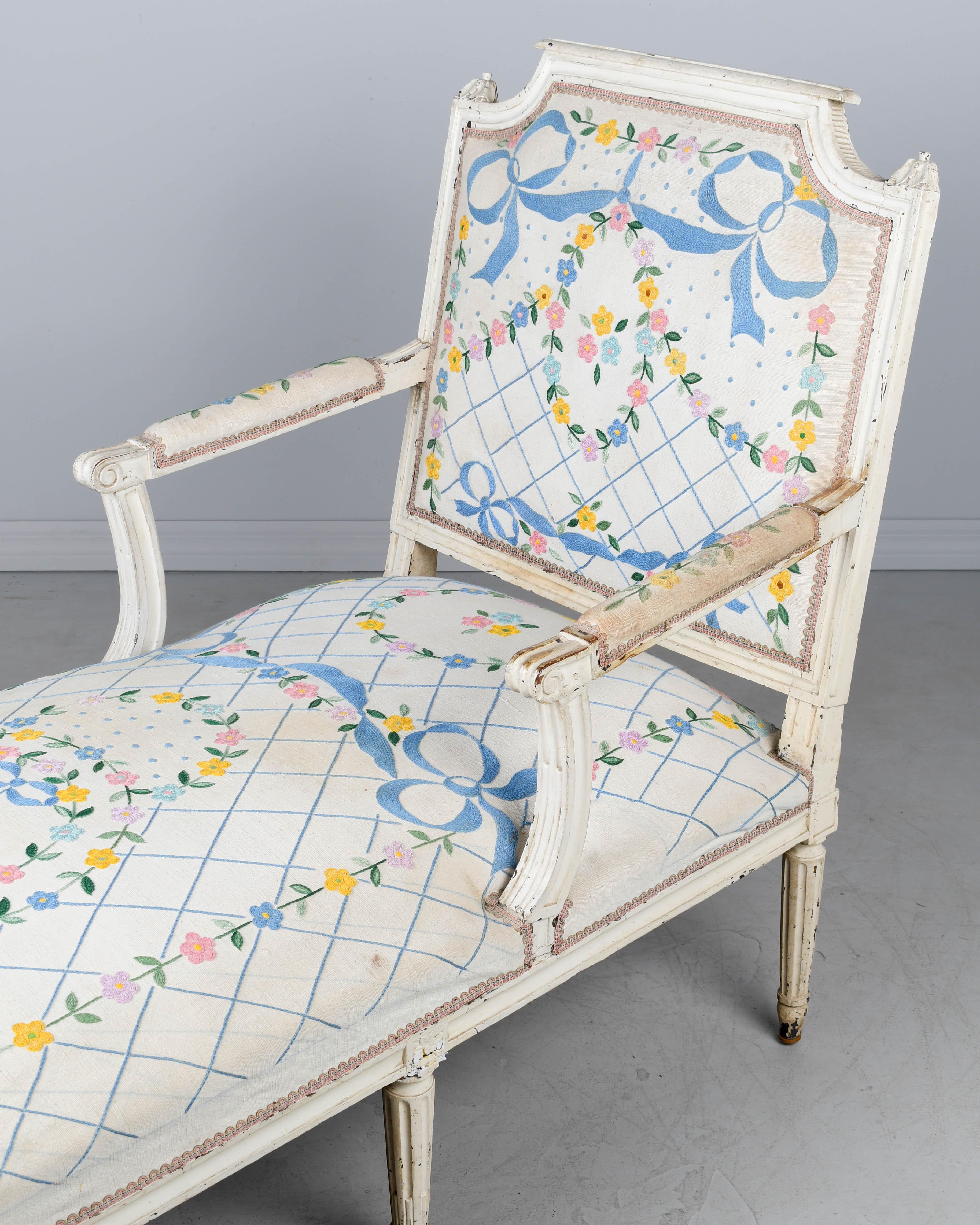 18th Century French Louis XVI Chaise Longue For Sale 2