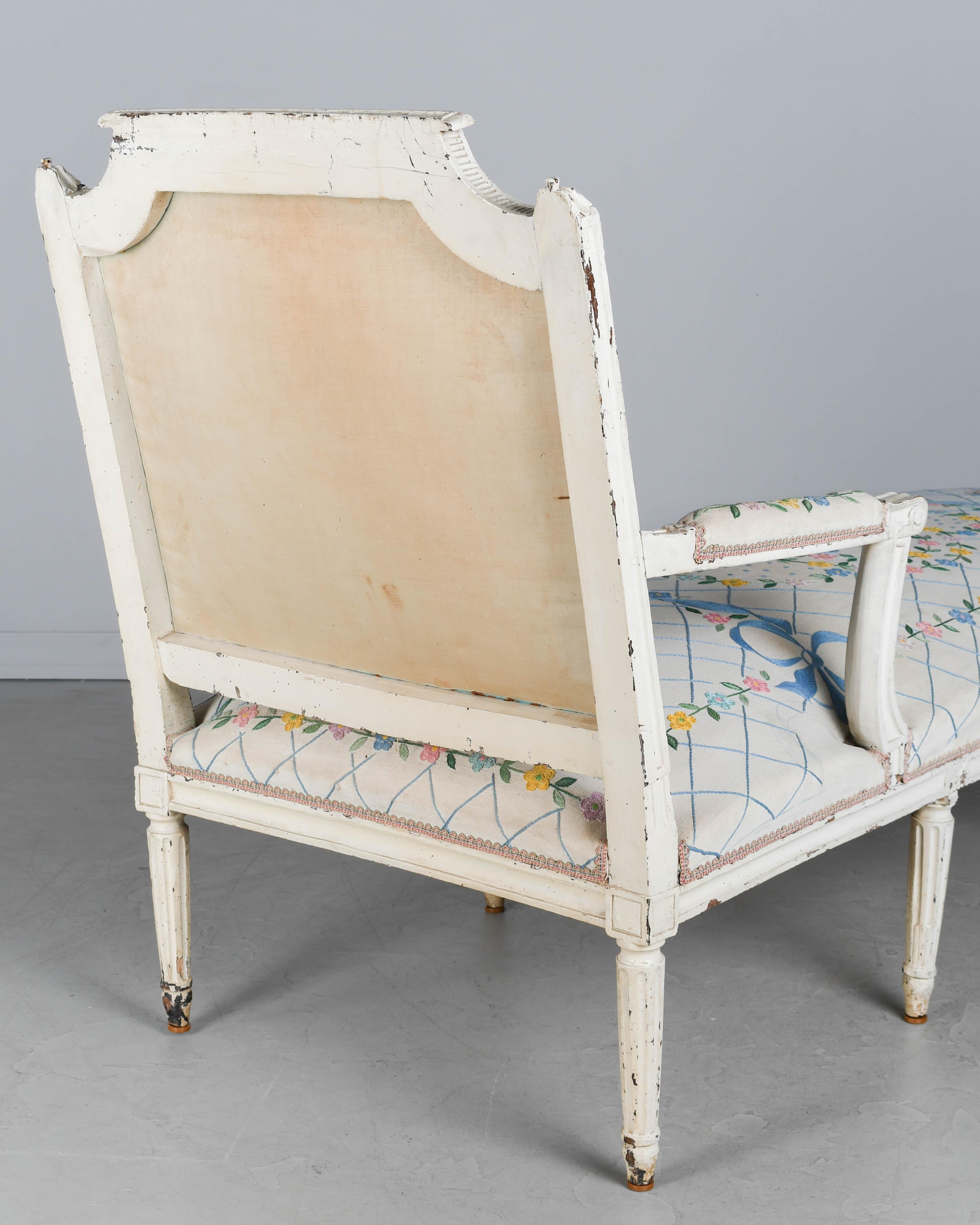 18th Century French Louis XVI Chaise Longue For Sale 3