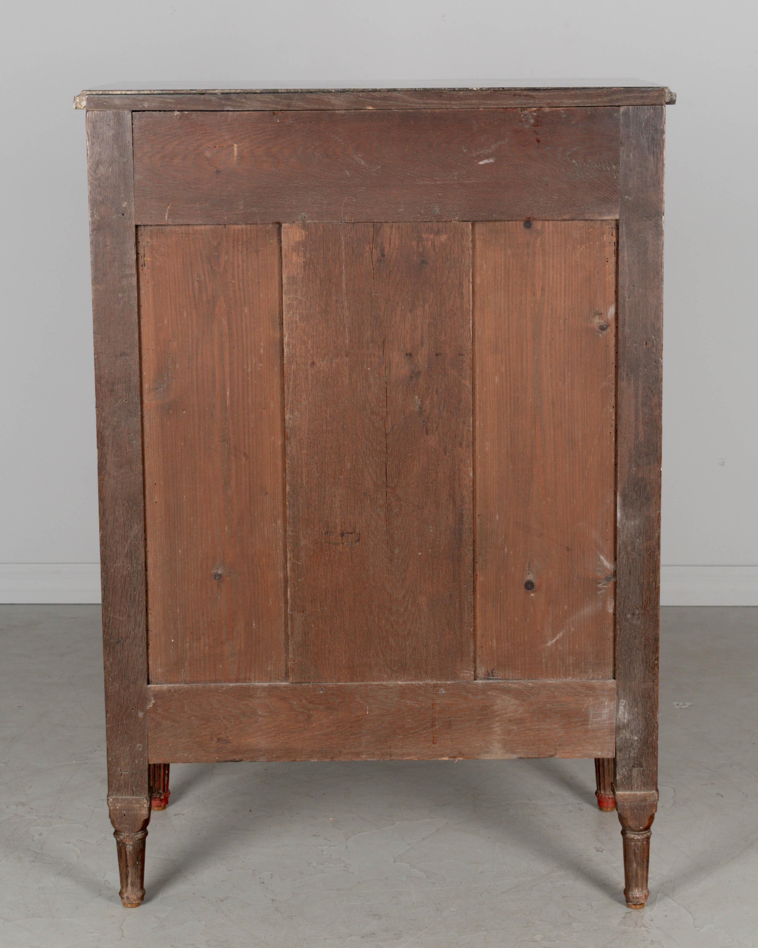 Französische Louis-XVI-Kommode aus dem Elsass aus dem 18. Jahrhundert im Zustand „Gut“ im Angebot in Winter Park, FL