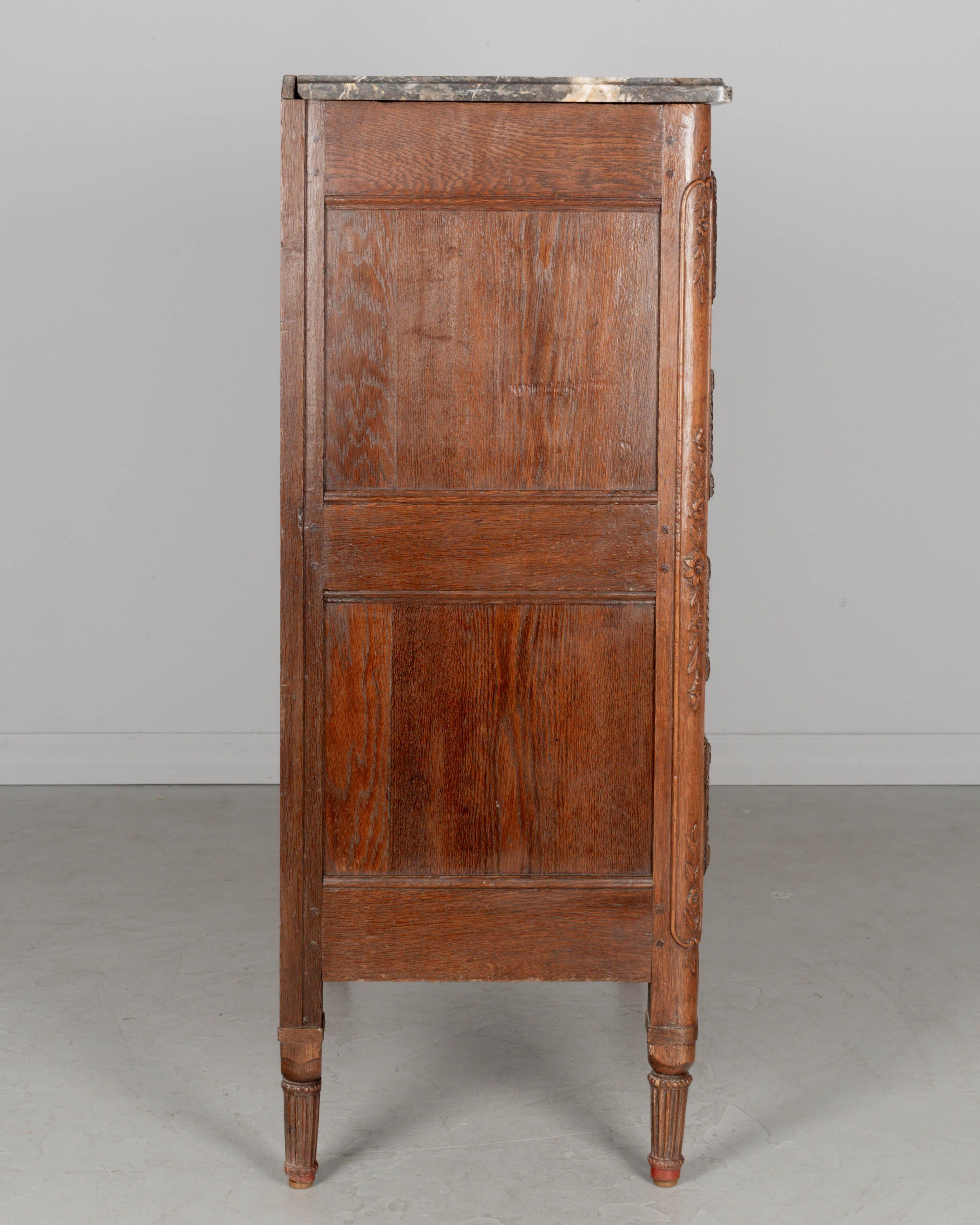 Französische Louis-XVI-Kommode aus dem Elsass aus dem 18. Jahrhundert (Messing) im Angebot