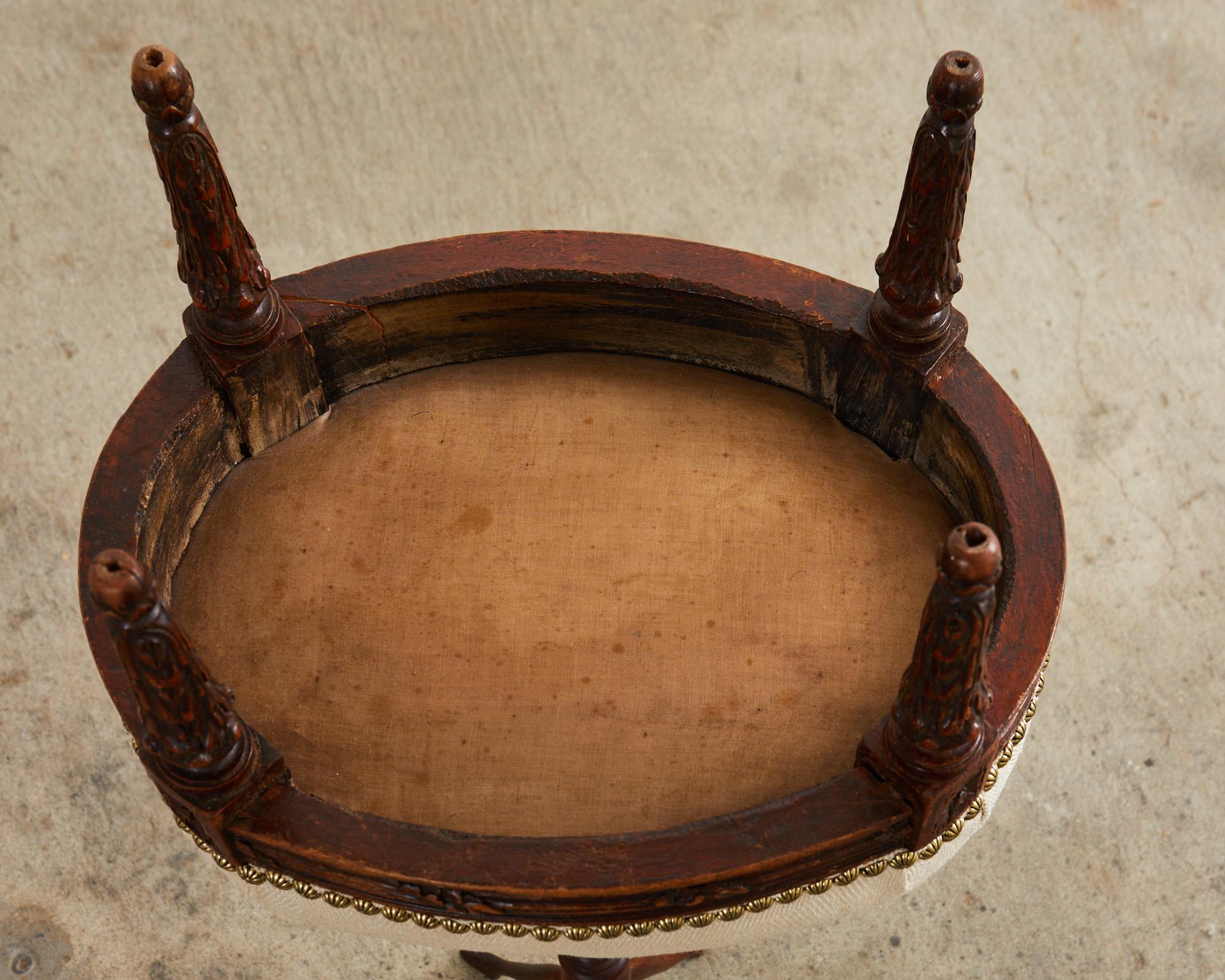 Reposapiés francés Luis XVI de caoba del siglo XVIII en venta 3