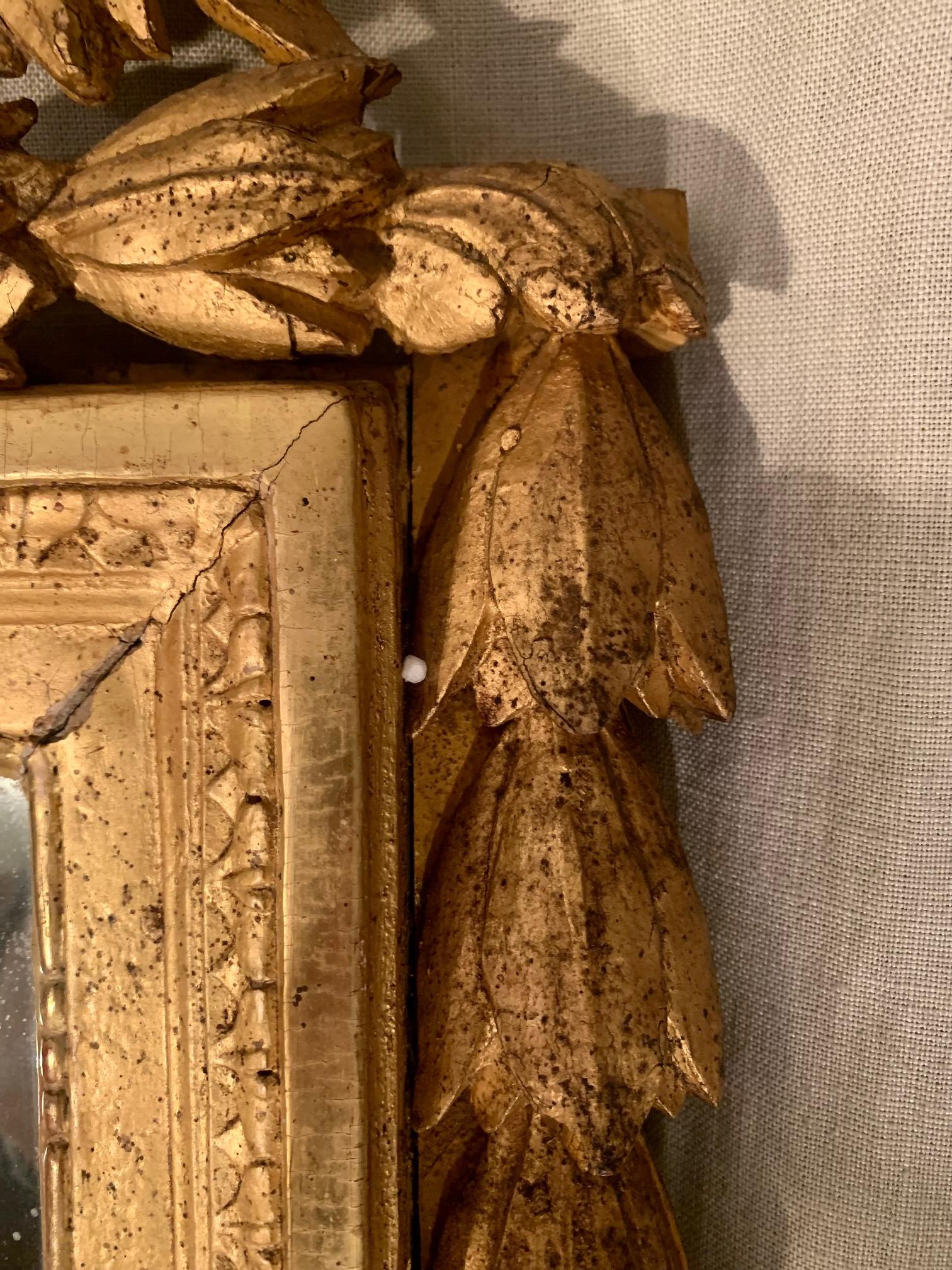 Miroir en bois doré sculpté Louis XVI Directoire du XVIIIe siècle en vente 3