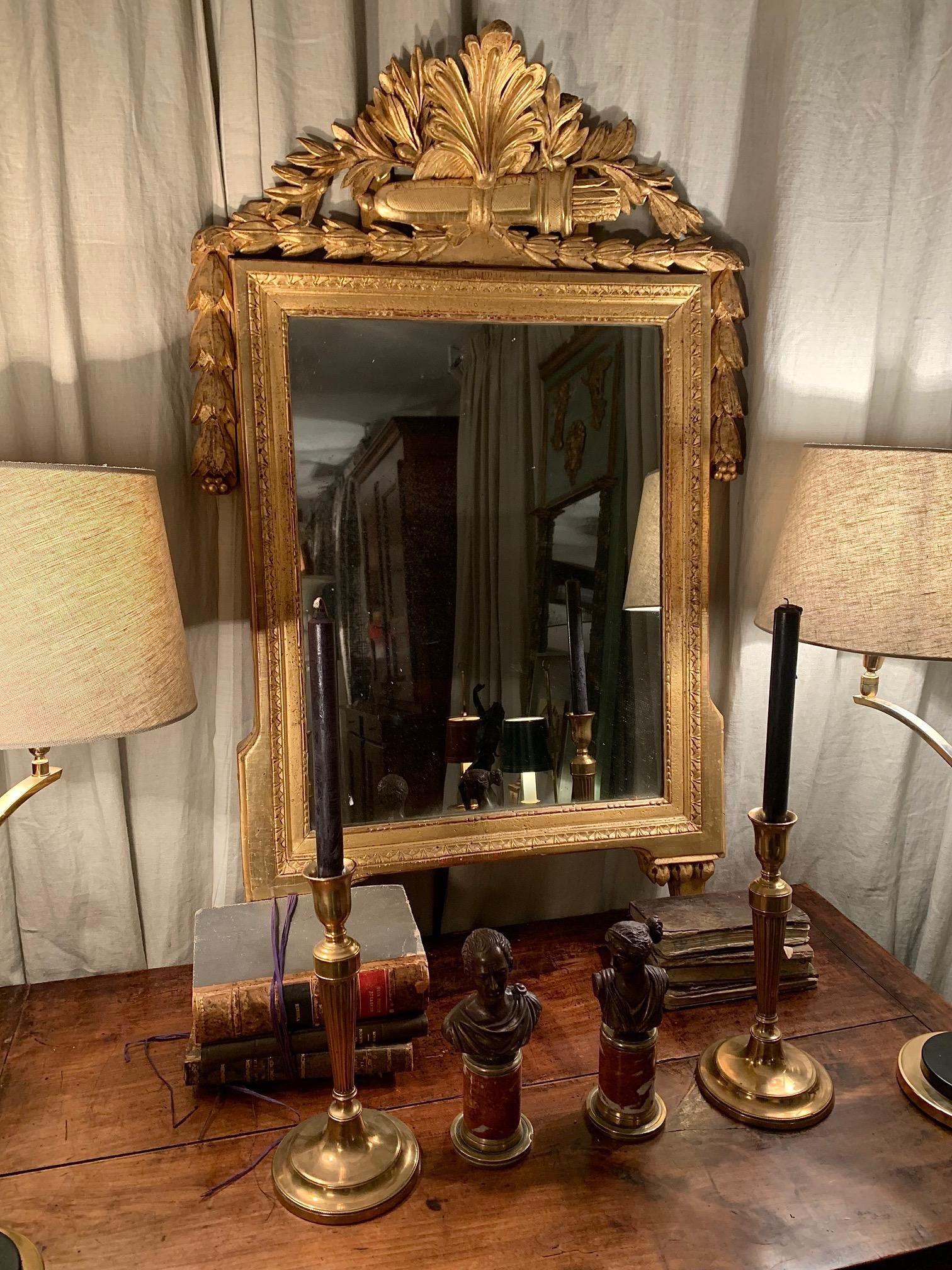 Miroir en bois doré sculpté Louis XVI Directoire du XVIIIe siècle en vente 9