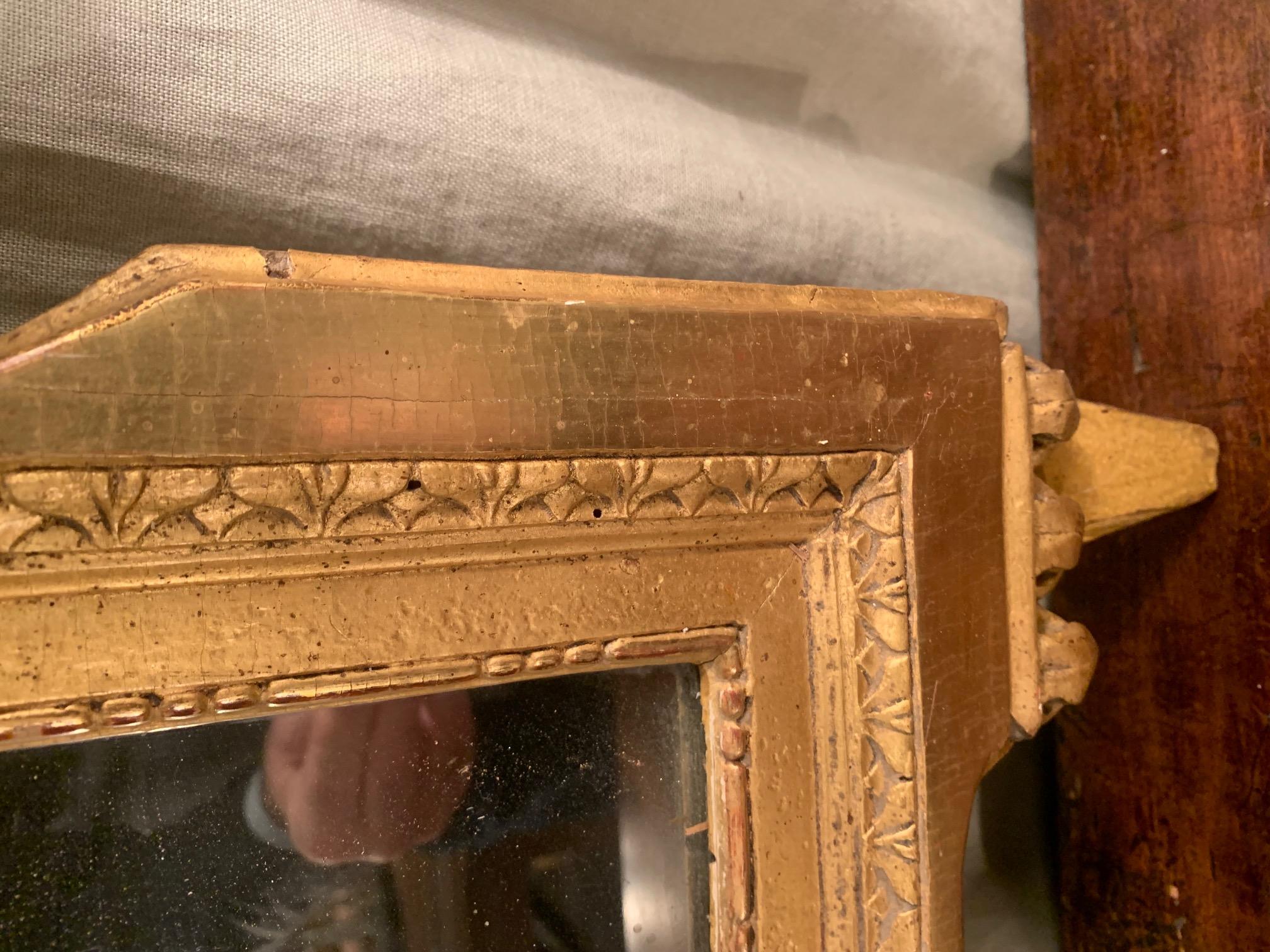 Miroir en bois doré sculpté Louis XVI Directoire du XVIIIe siècle en vente 1