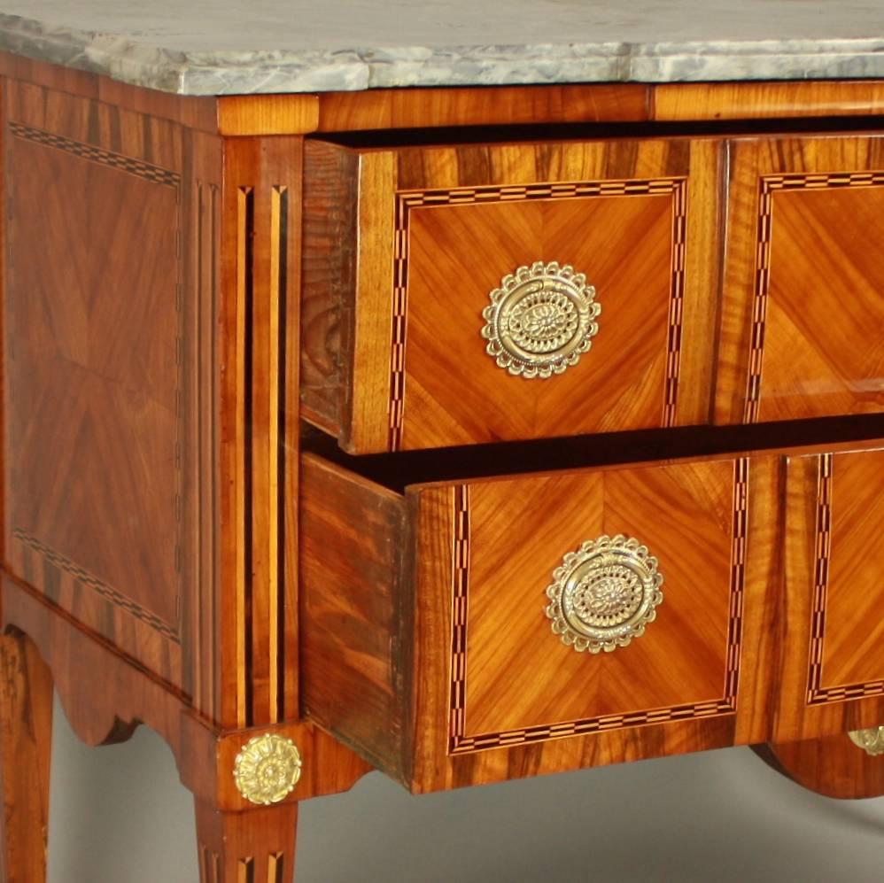 18th Century French Louis XVI Gilt-Bronze Mounted Geometrical Marquetry Commode In Good Condition For Sale In Berlin, DE