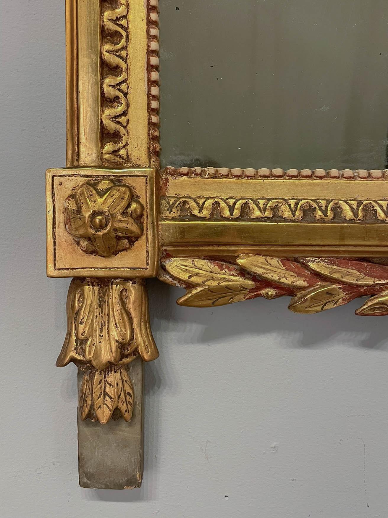 Miroir en bois doré Louis XVI du XVIIIe siècle en vente 3