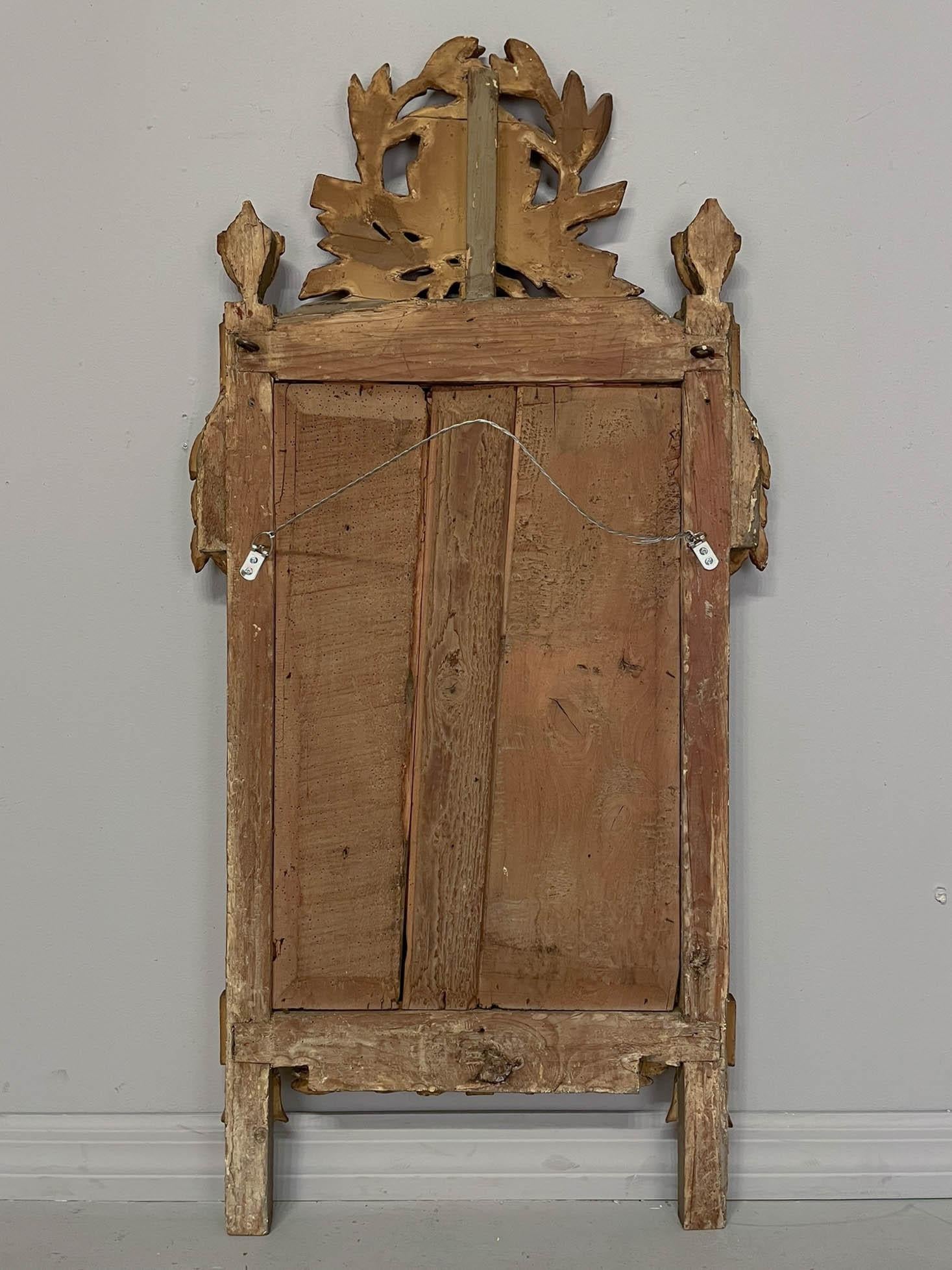 Miroir en bois doré Louis XVI du XVIIIe siècle en vente 6