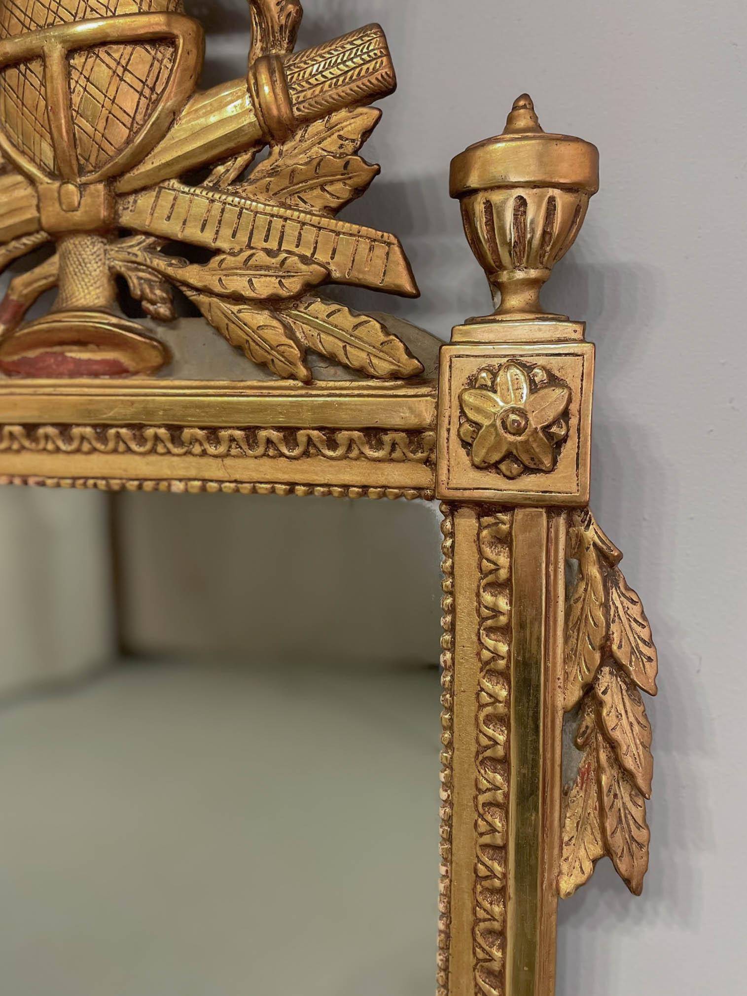 Miroir en bois doré Louis XVI du XVIIIe siècle en vente 1