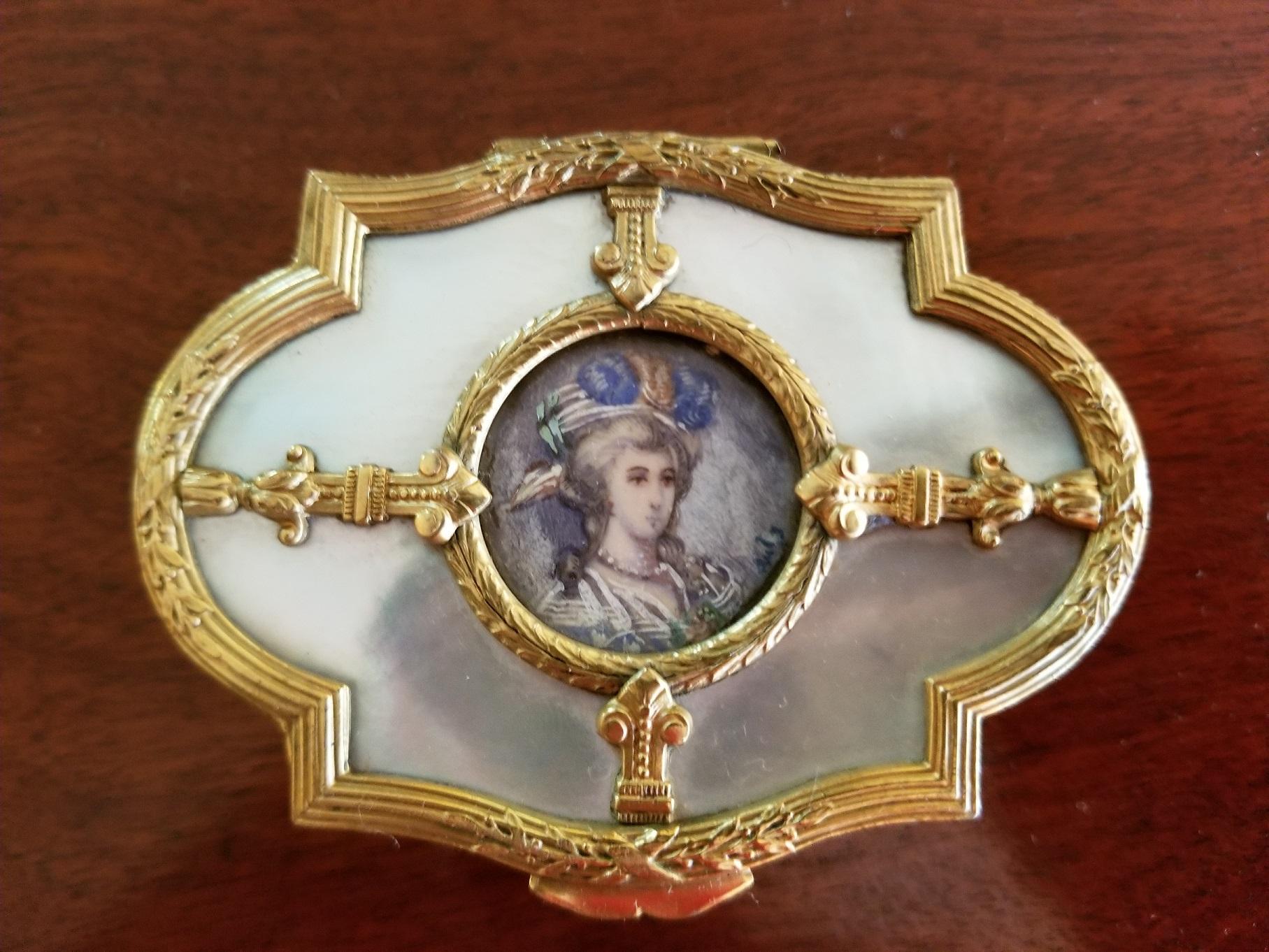 Boîte à bagues Louis XVI du 18ème siècle avec portrait miniature d'une femme en vente 1