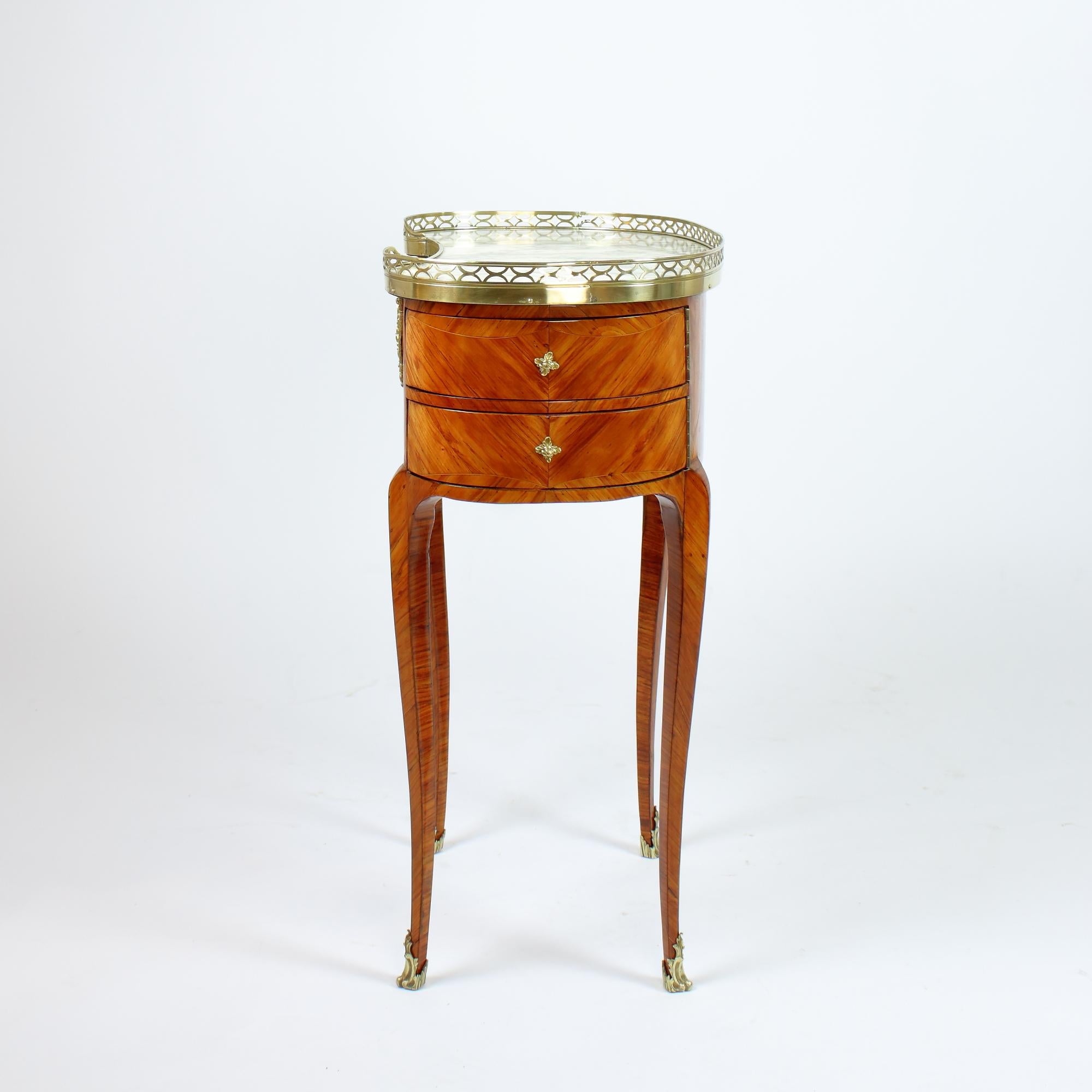 18th Century French Louis XVI Kidney Salon Table in the Manner of Topino For Sale 2