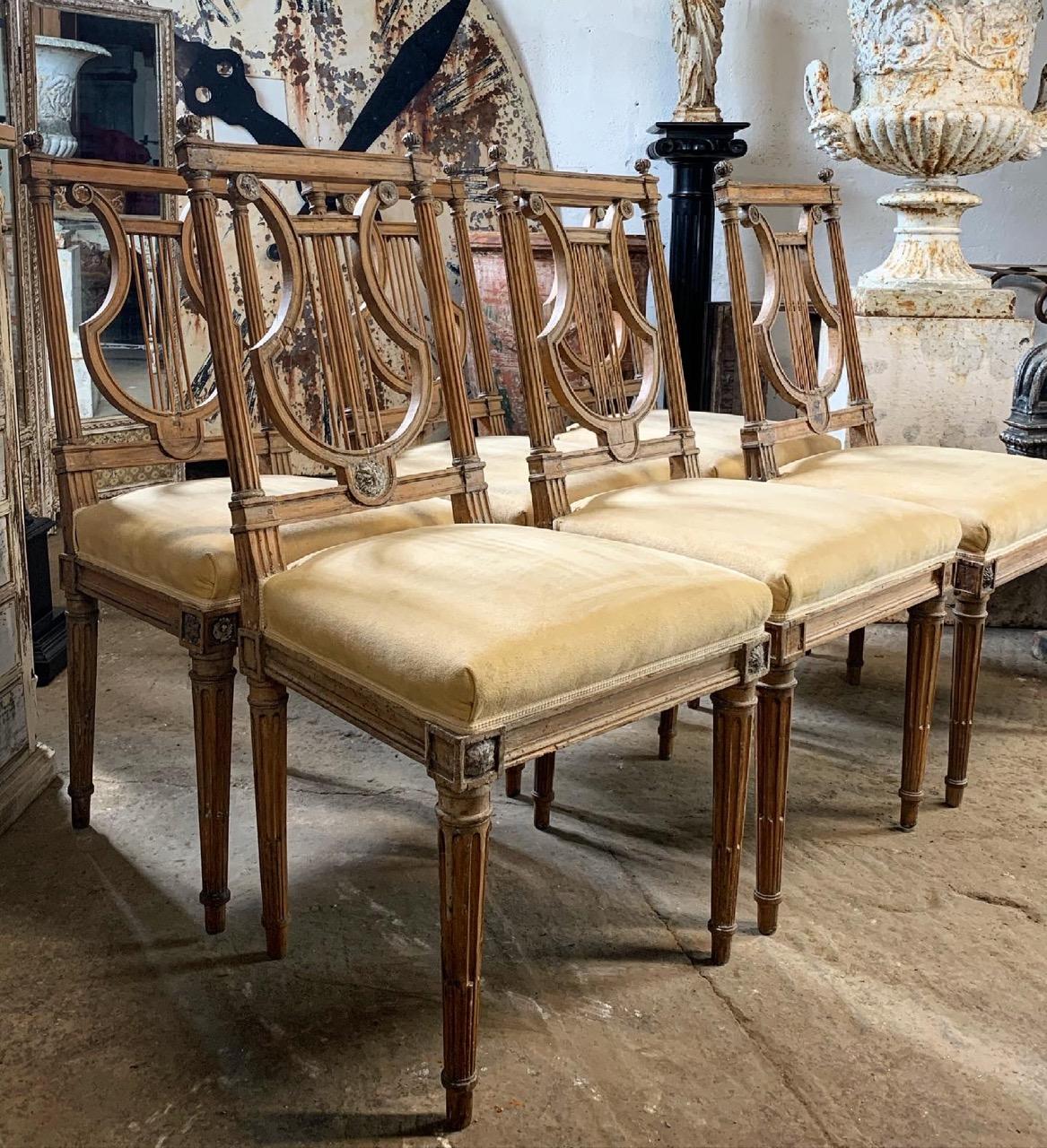 18th Century French Louis XVI Lyre Back Dinning Chairs 3