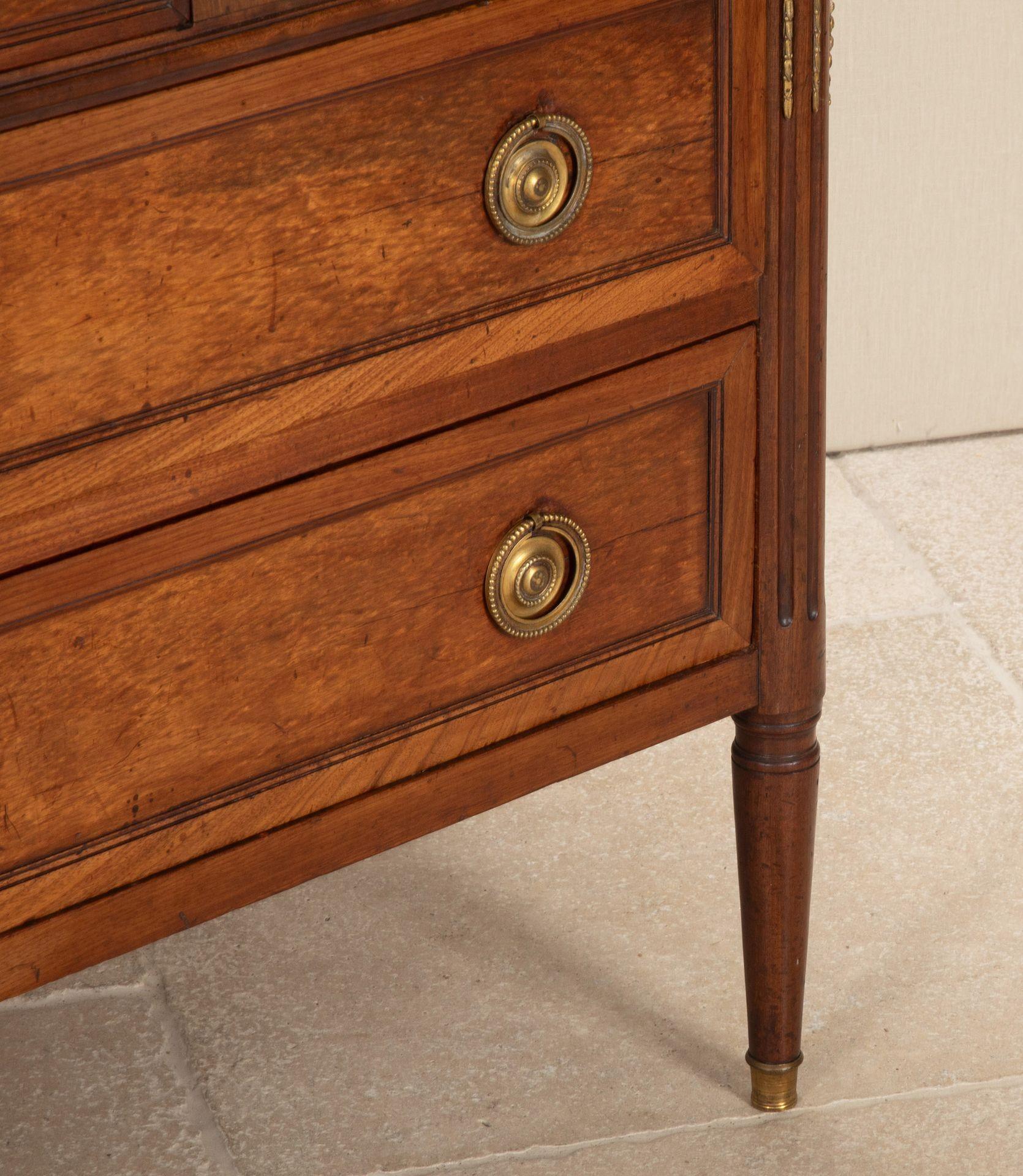 18th Century French Louis XVI Mahogany Commode en vente 4