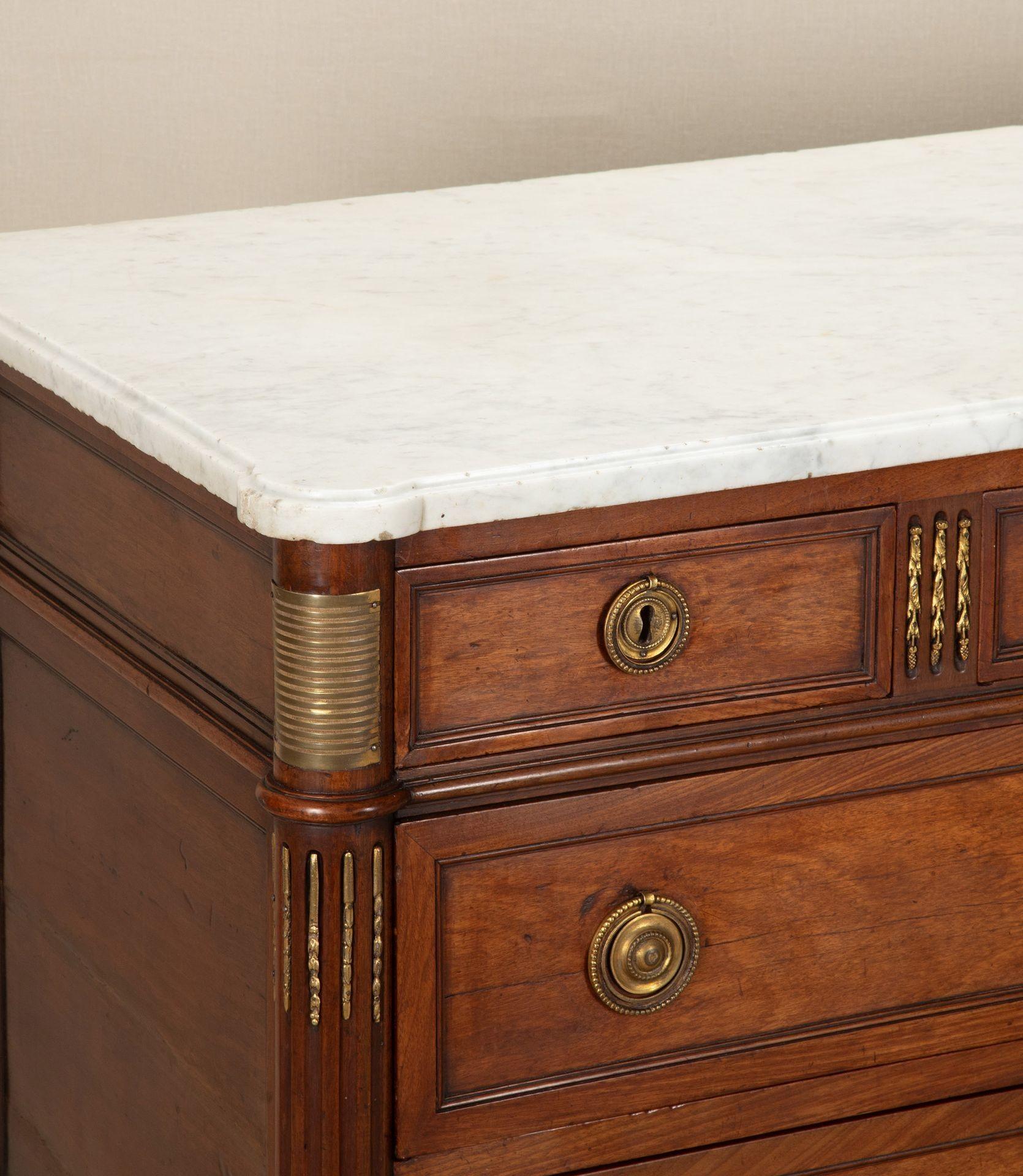 18th Century French Louis XVI Mahogany Commode en vente 6