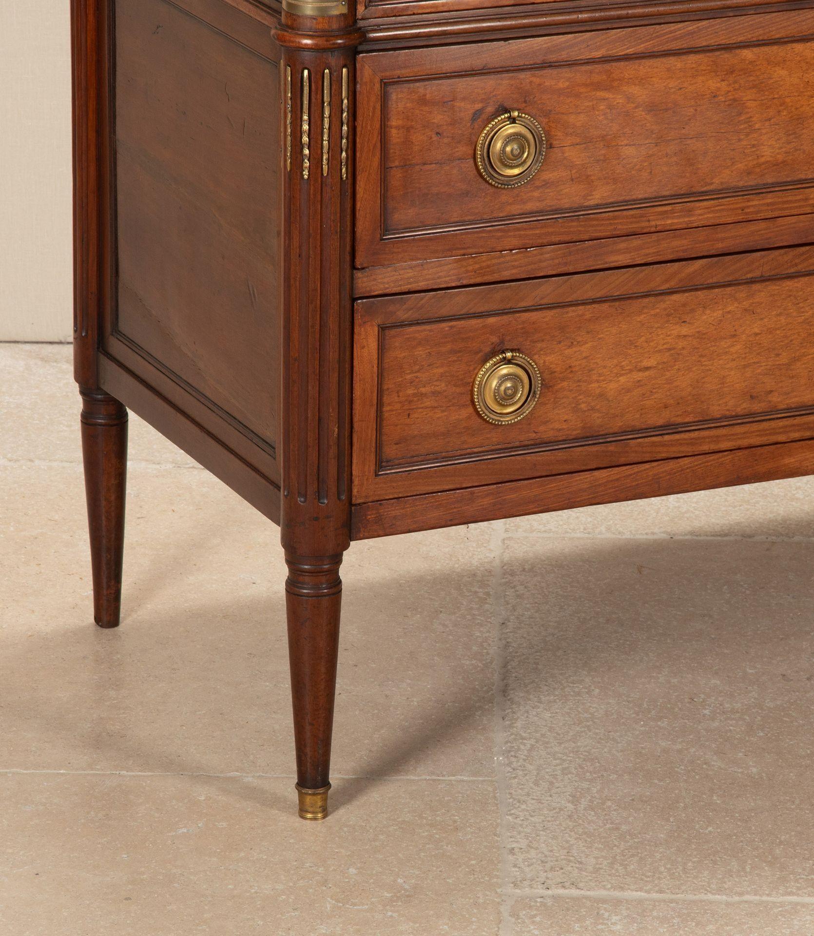 18th Century French Louis XVI Mahogany Commode en vente 8