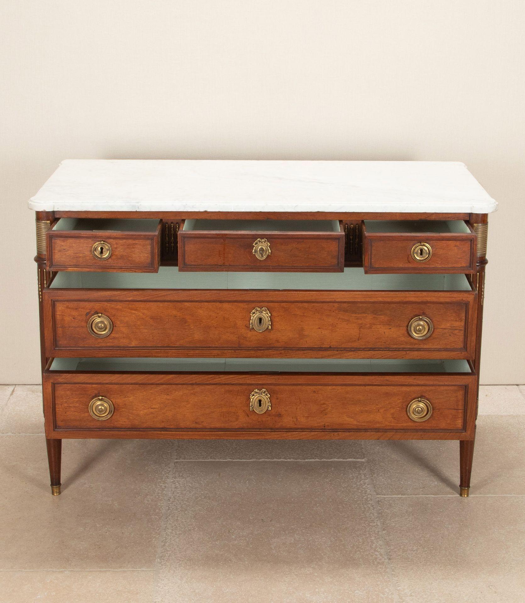 Français 18th Century French Louis XVI Mahogany Commode en vente