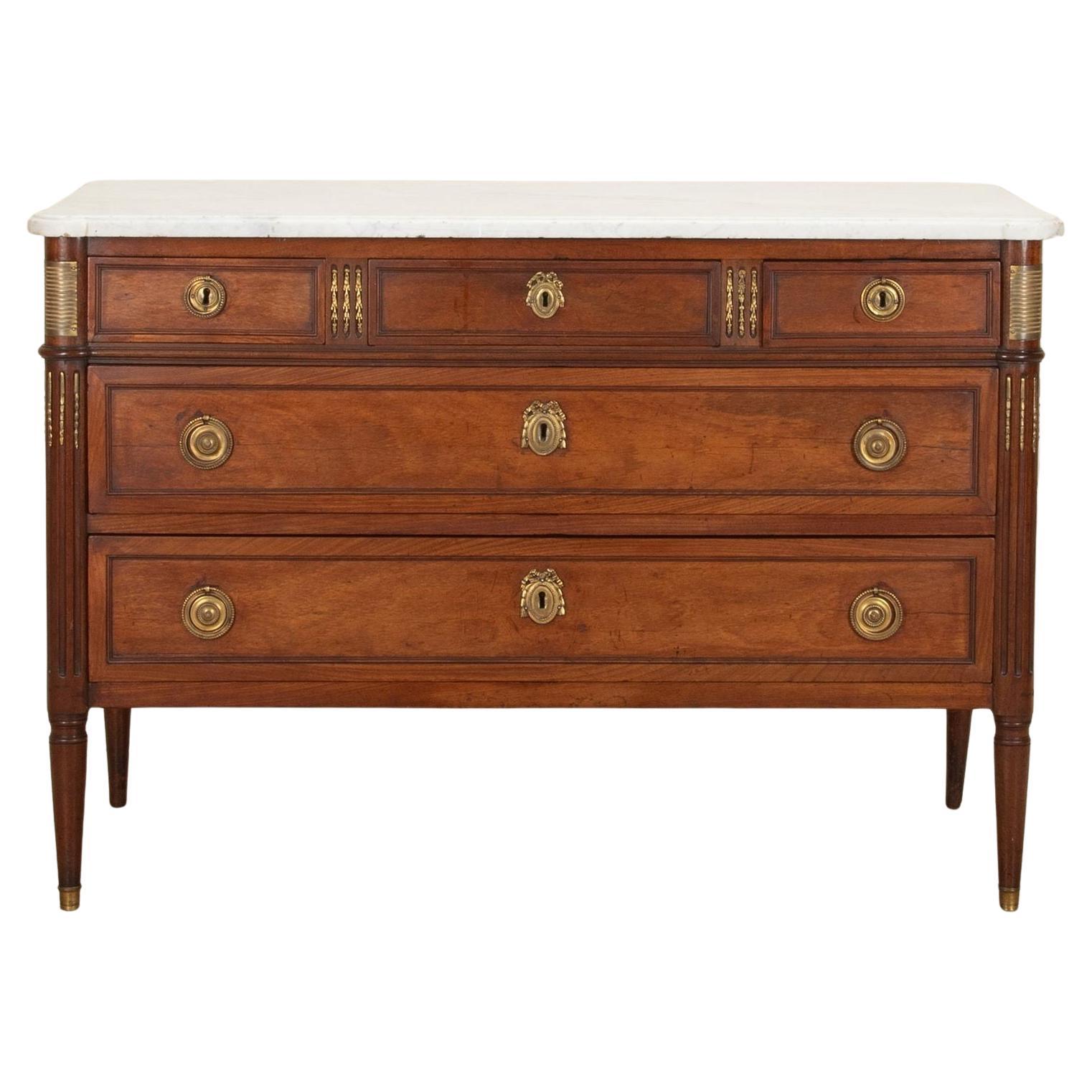 18th Century French Louis XVI Mahogany Commode en vente