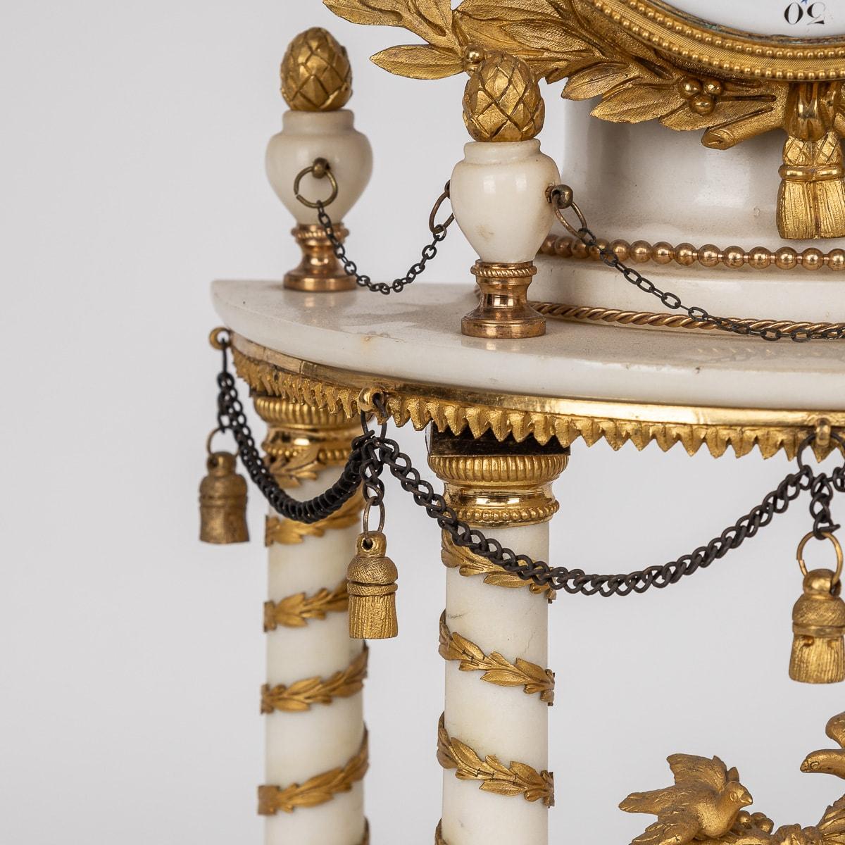 Horloge Portico Louis XVI du 18ème siècle en marbre et bronze doré C. Bertrand en vente 11