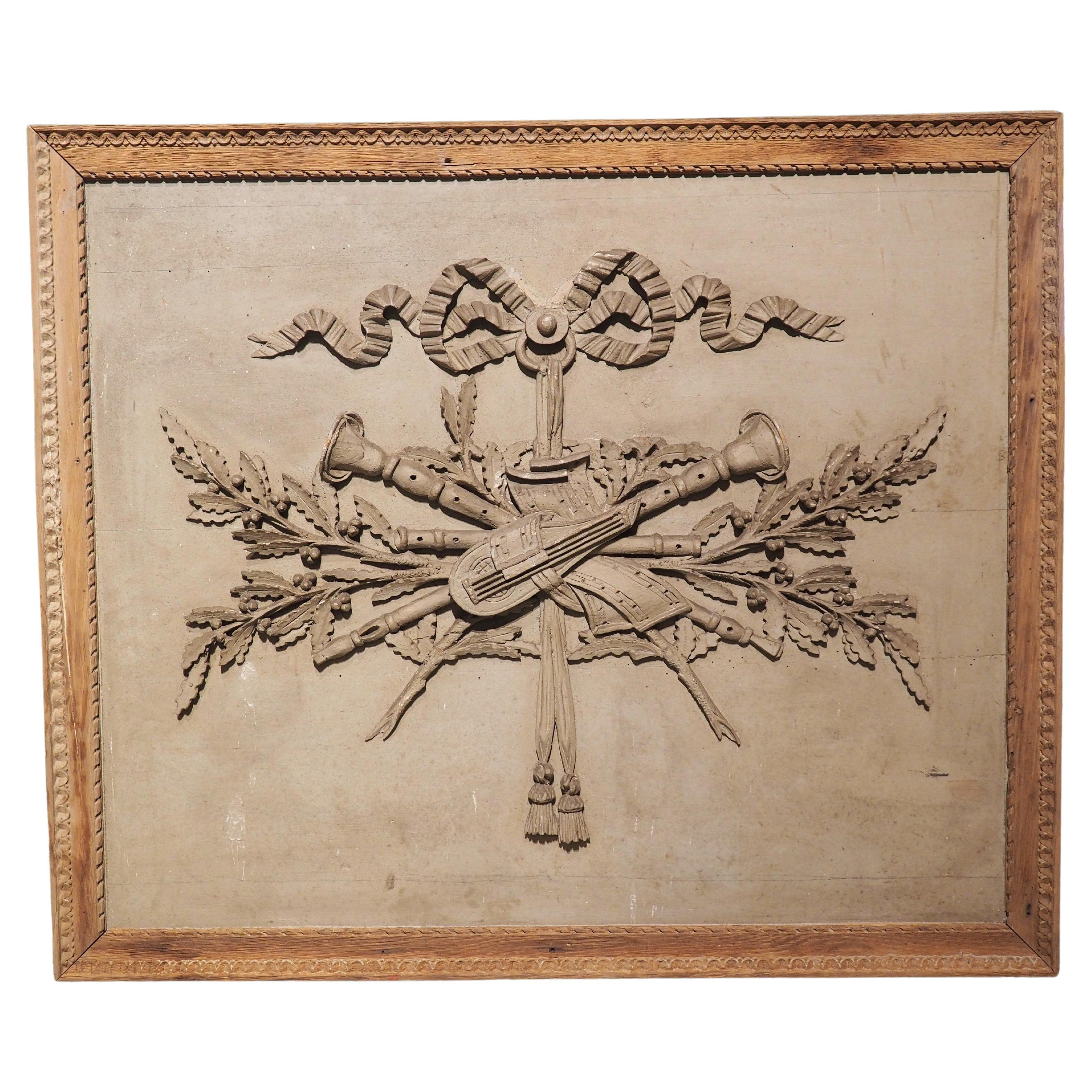 Französische Louis-XVI-Musik-Trophäen-Boiserie-Tafel aus geschnitztem Eichenholzrahmen aus dem 18. Jahrhundert