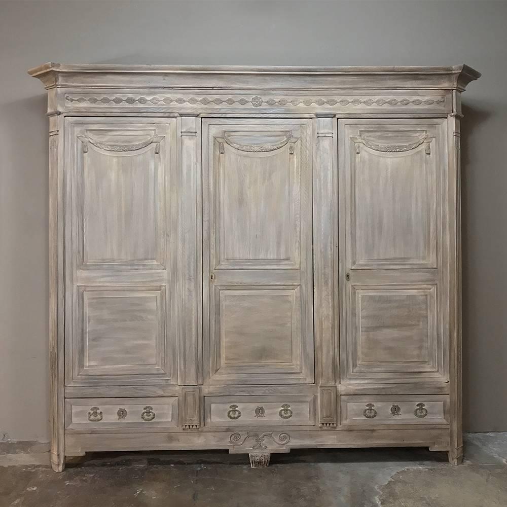 18th Century French Louis XVI Neoclassical Stripped Oak Armoire In Excellent Condition In Dallas, TX