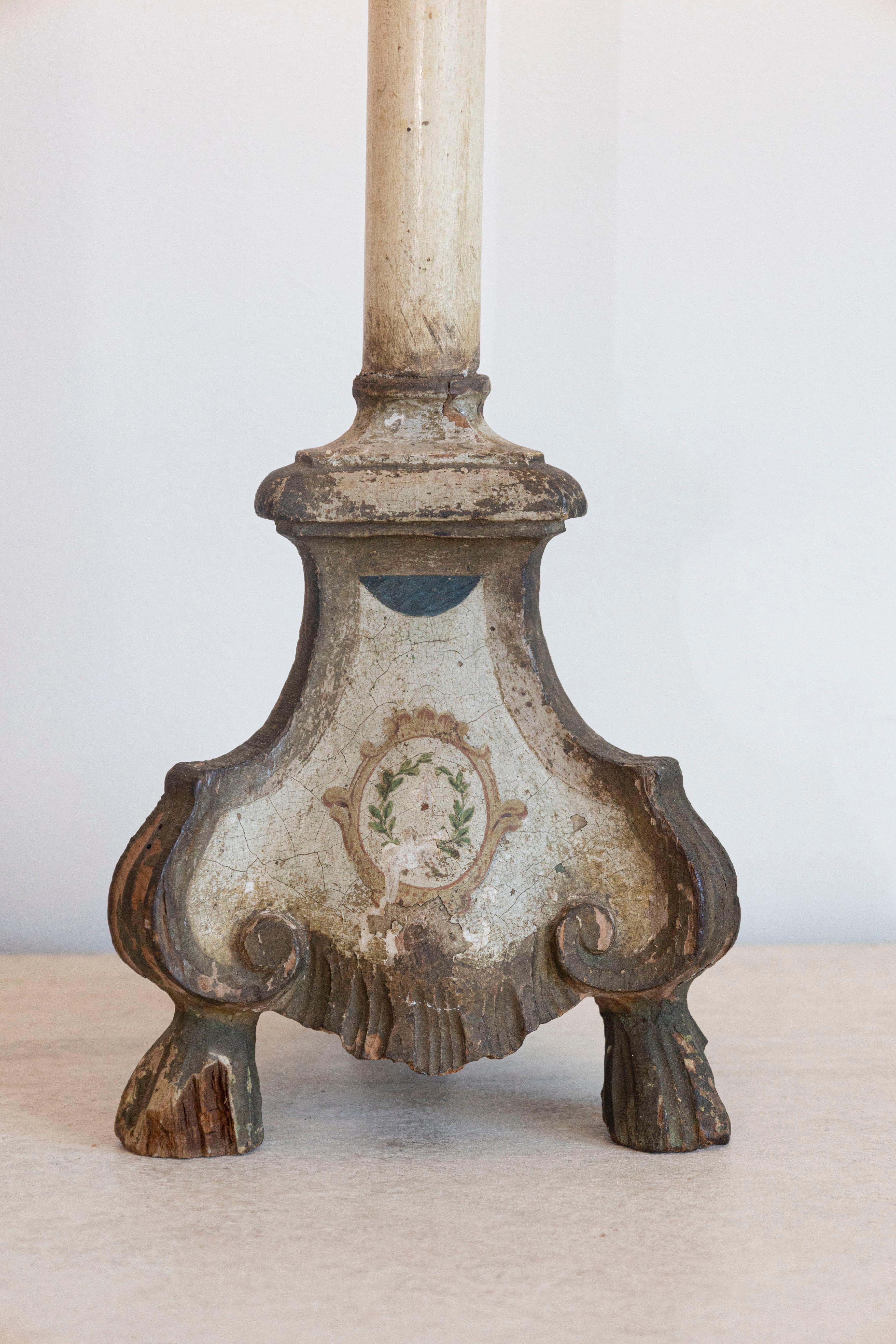 Lampe chandelier d'autel en bois doré et peint de style Louis XVI du XVIIIe siècle Bon état - En vente à Atlanta, GA