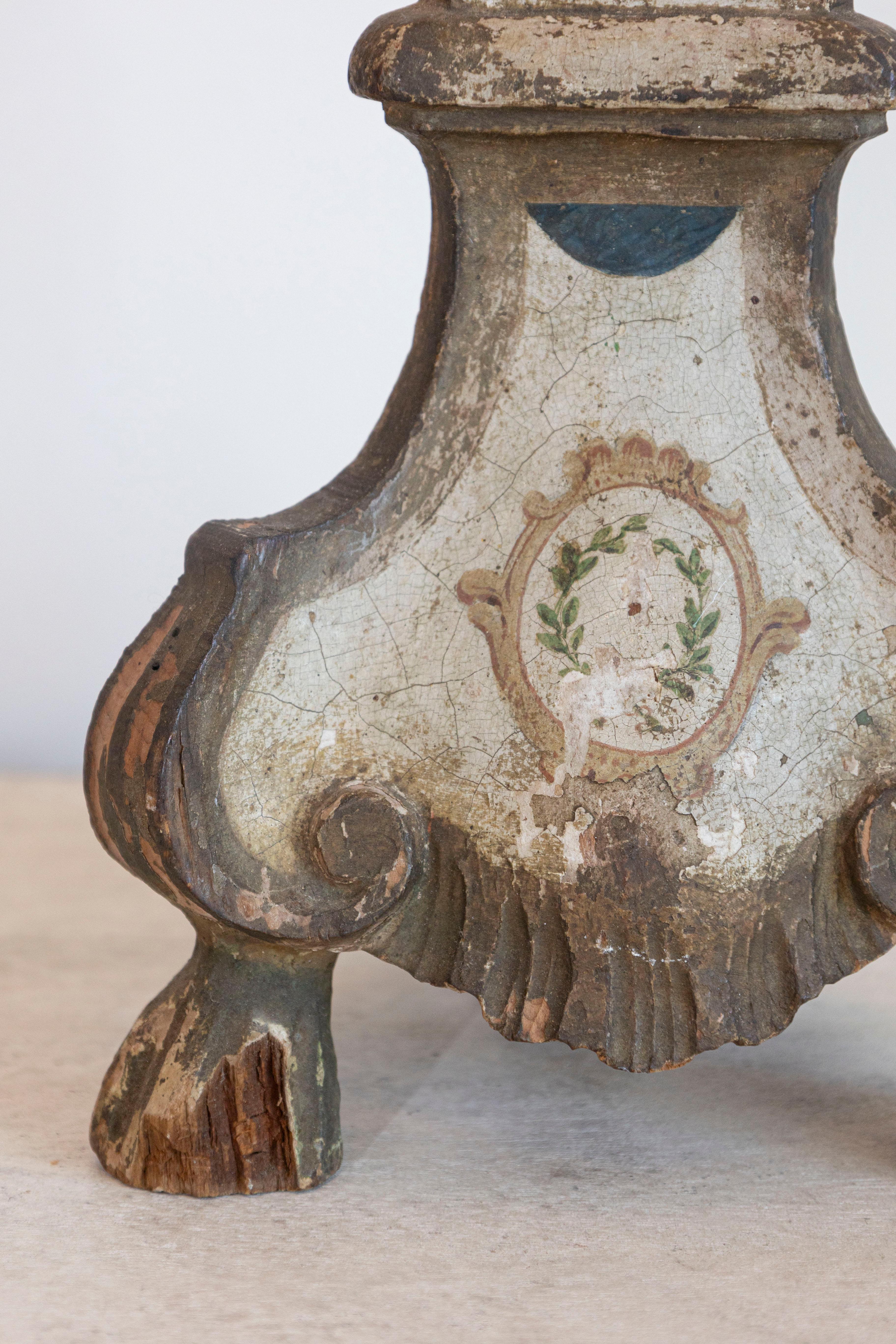 XVIIIe siècle et antérieur Lampe chandelier d'autel en bois doré et peint de style Louis XVI du XVIIIe siècle en vente