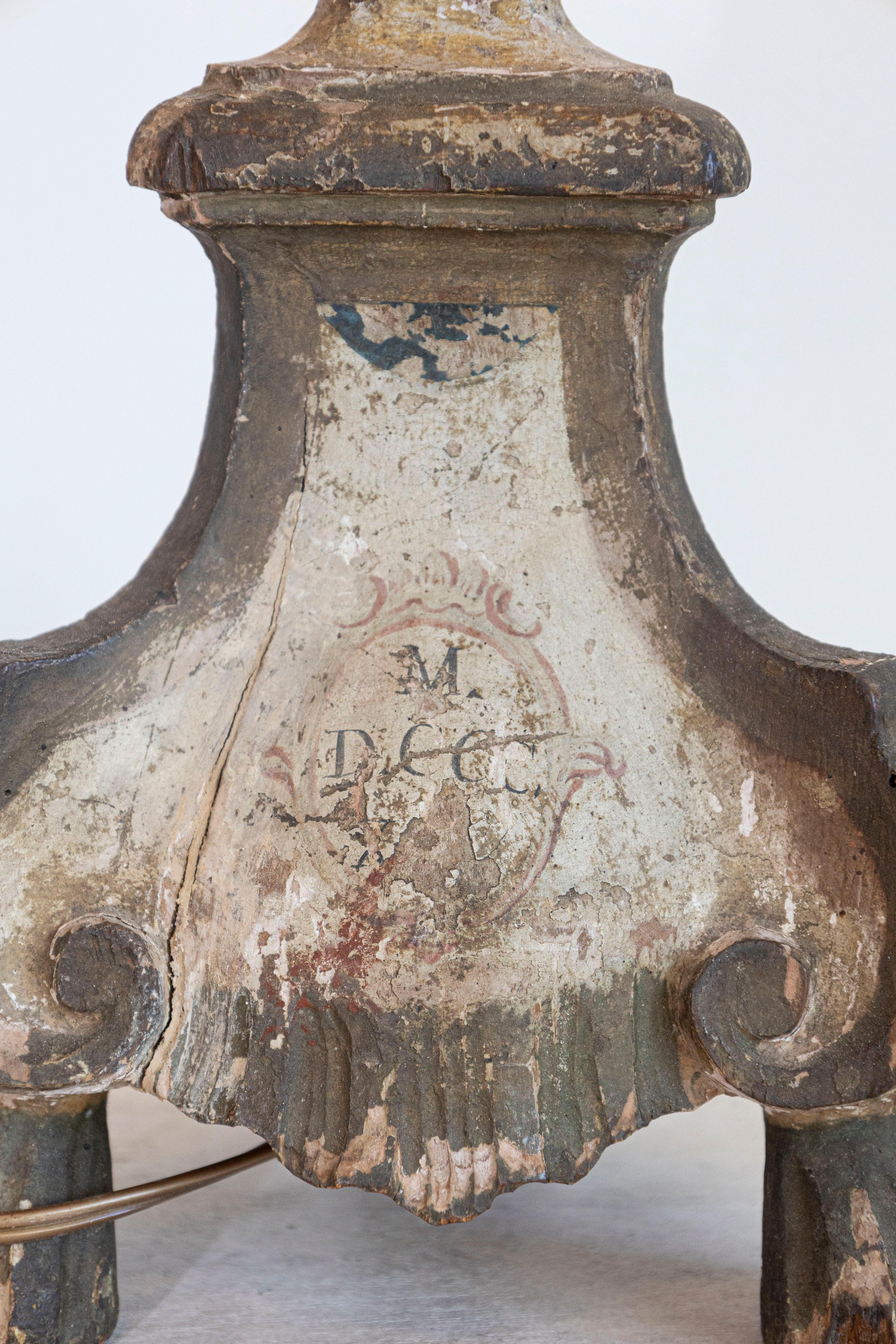 Lampe chandelier d'autel en bois doré et peint de style Louis XVI du XVIIIe siècle en vente 2