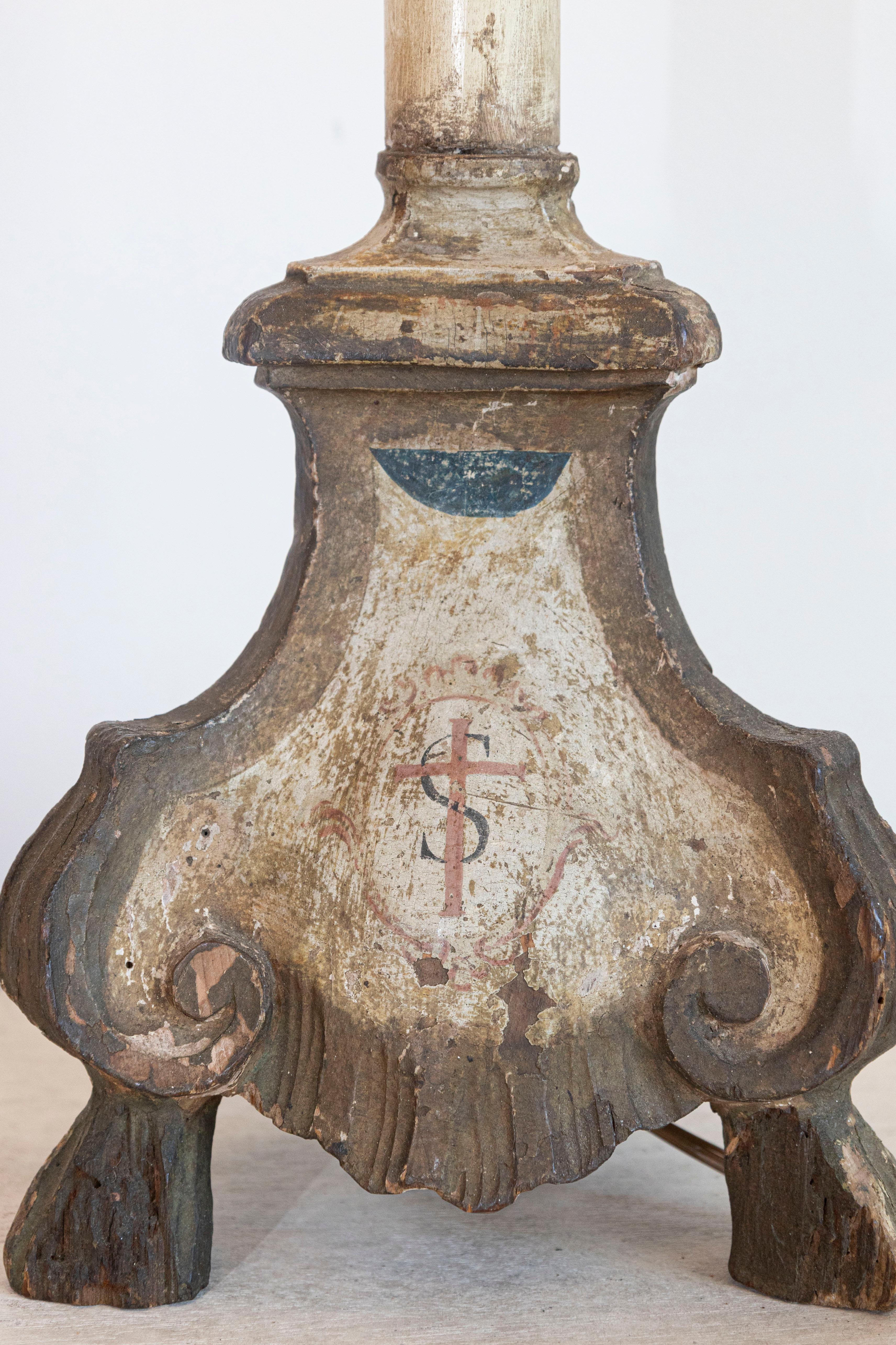 Lampe chandelier d'autel en bois doré et peint de style Louis XVI du XVIIIe siècle en vente 3