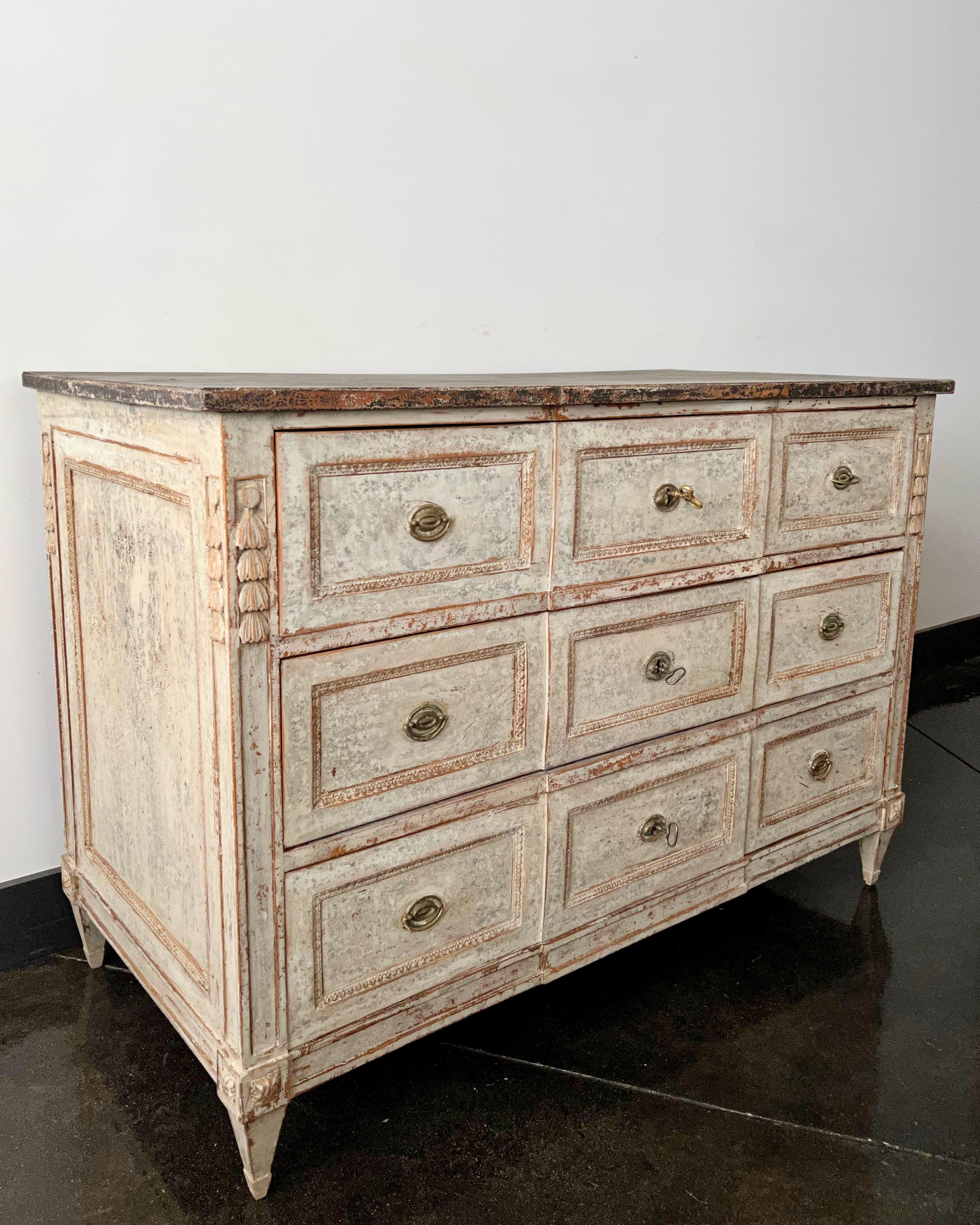 An exquisite 18th century French Louis XVI painted commode with richly carved drawer fronts, decoratively carved corner posts and paneled sides and beautiful original hardware,
More than ever, we selected the best, the rarest, the unusual, the