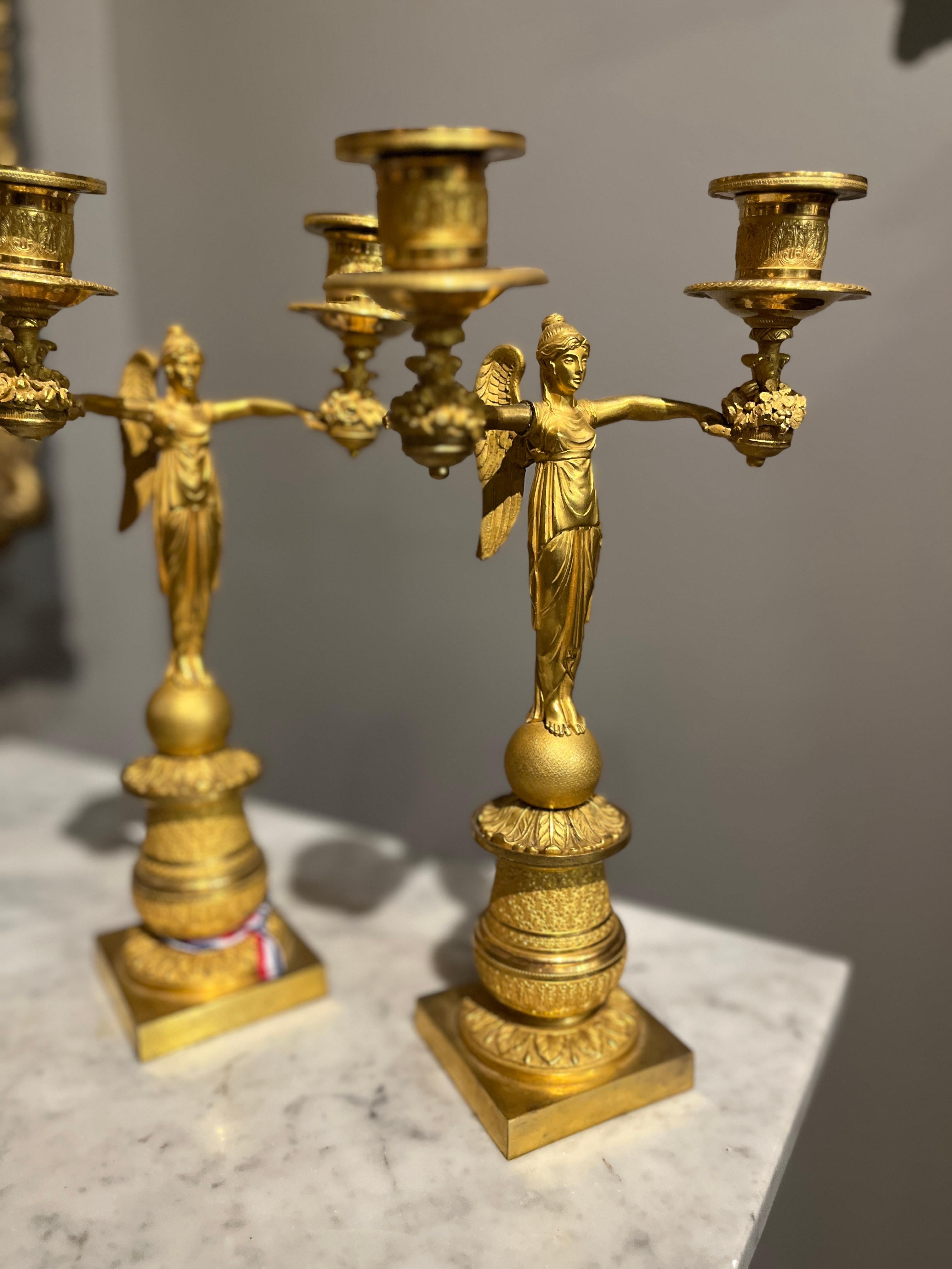 Français 18th Century French Louis XVI Pair of Ormolu Candelabra Palais Royal en vente