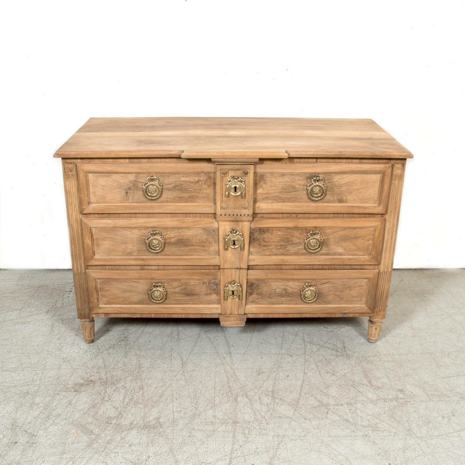 18th Century French Louis XVI Period Bleached Walnut and Burl Walnut Commode For Sale 2