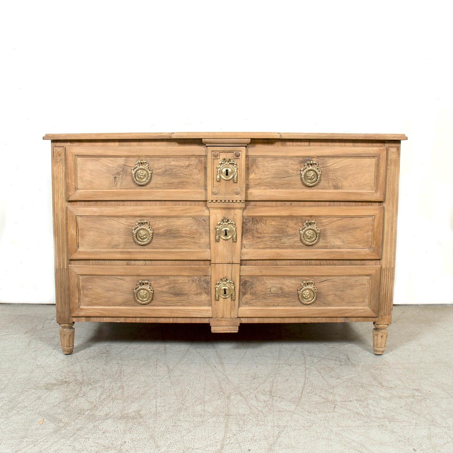 18th Century French Louis XVI Period Bleached Walnut and Burl Walnut Commode For Sale 3