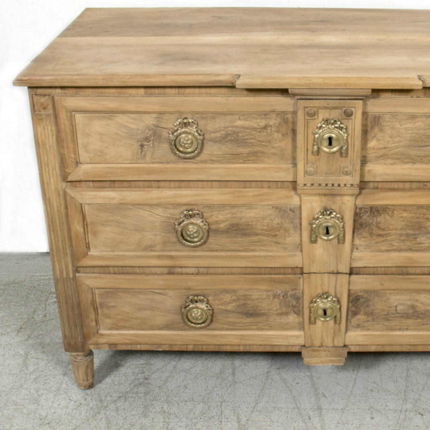 18th Century French Louis XVI Period Bleached Walnut and Burl Walnut Commode For Sale 4
