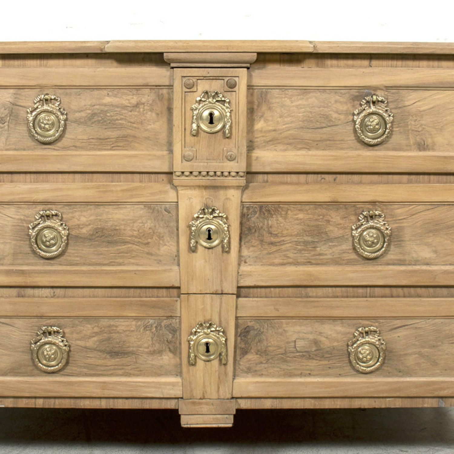 18th Century French Louis XVI Period Bleached Walnut and Burl Walnut Commode For Sale 5